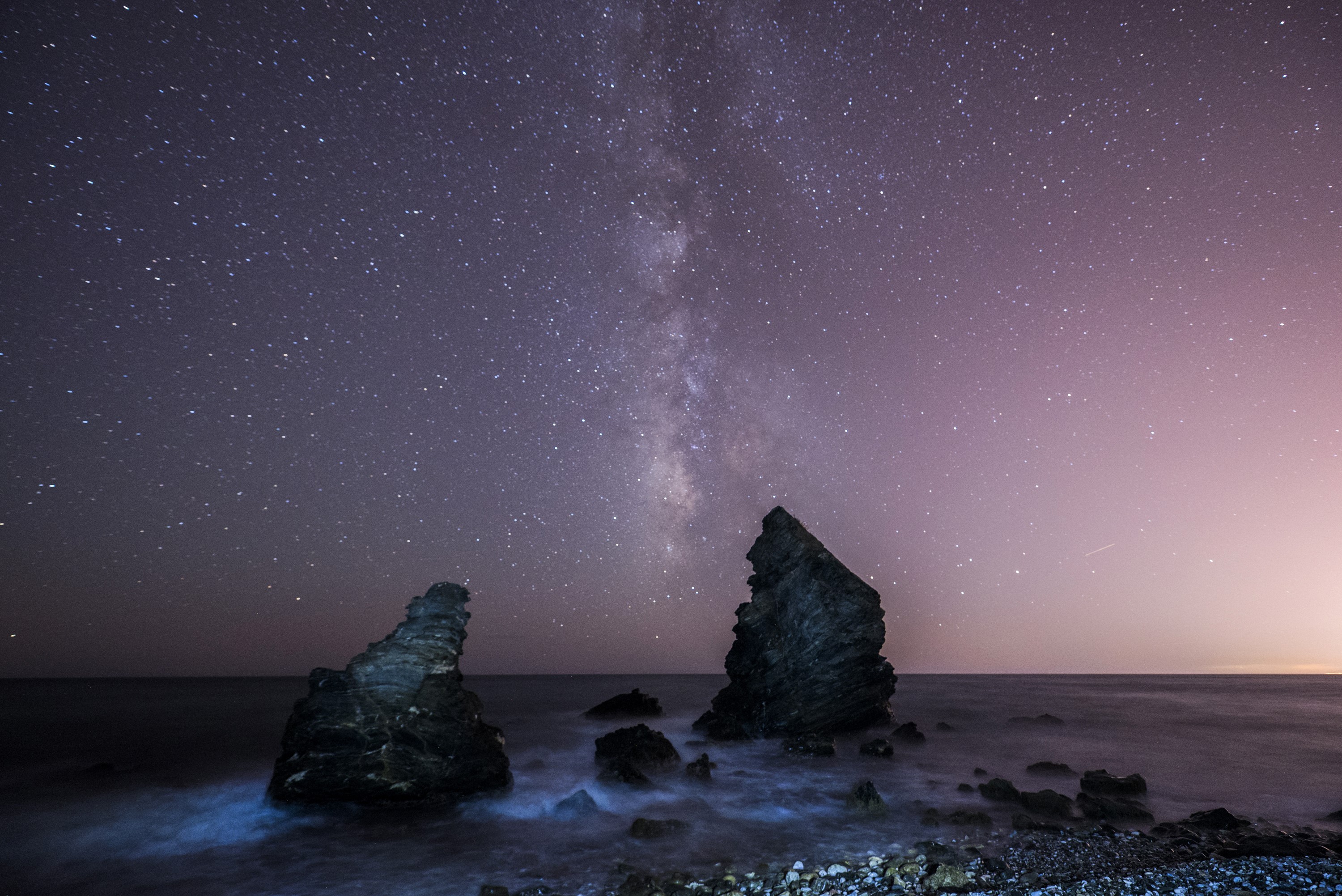 Milky Way over rocky coast at night HD Wallpaper