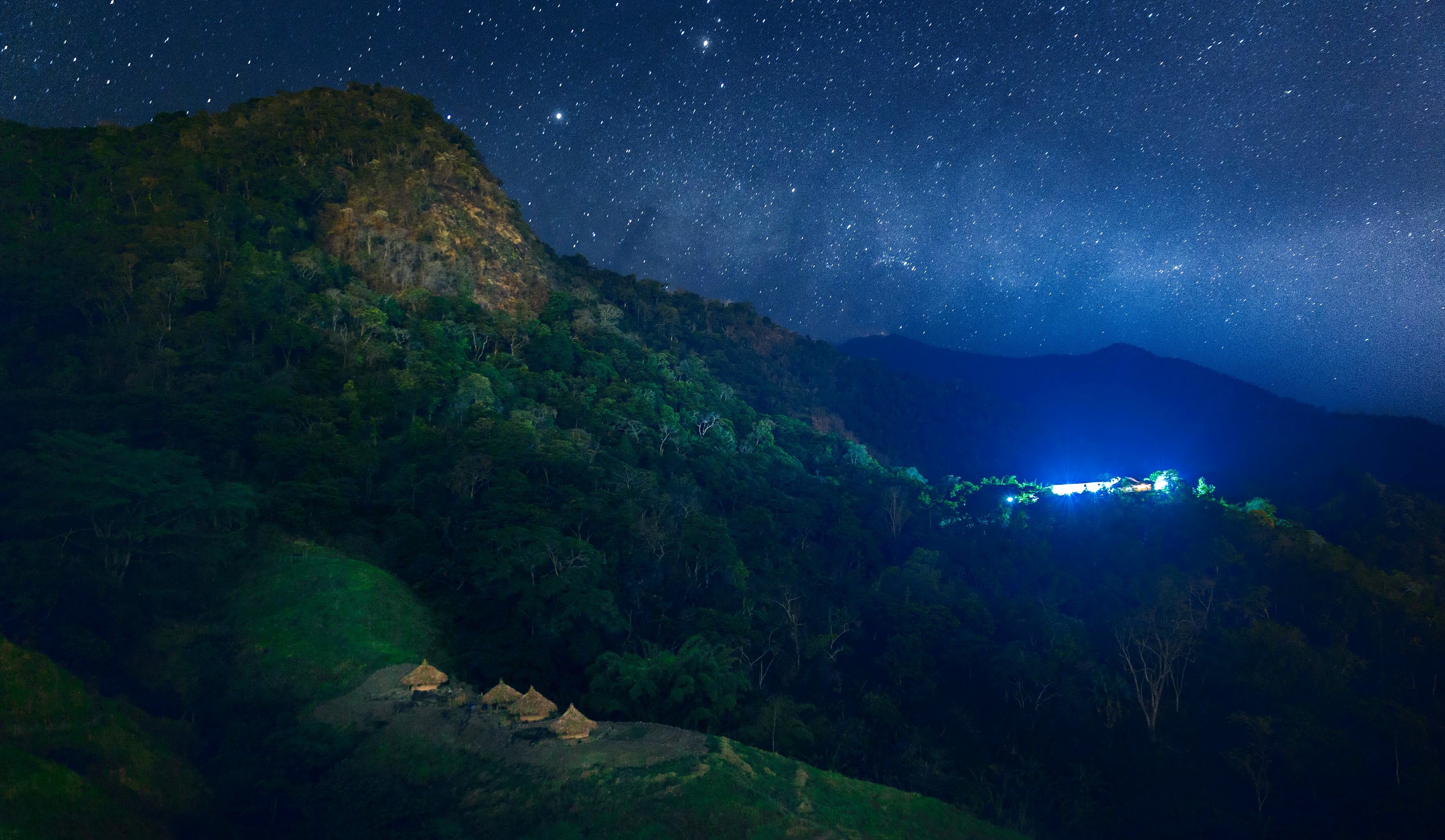 Night sky over mountains and forest in Mundo Nuevo, Argentina HD Wallpaper