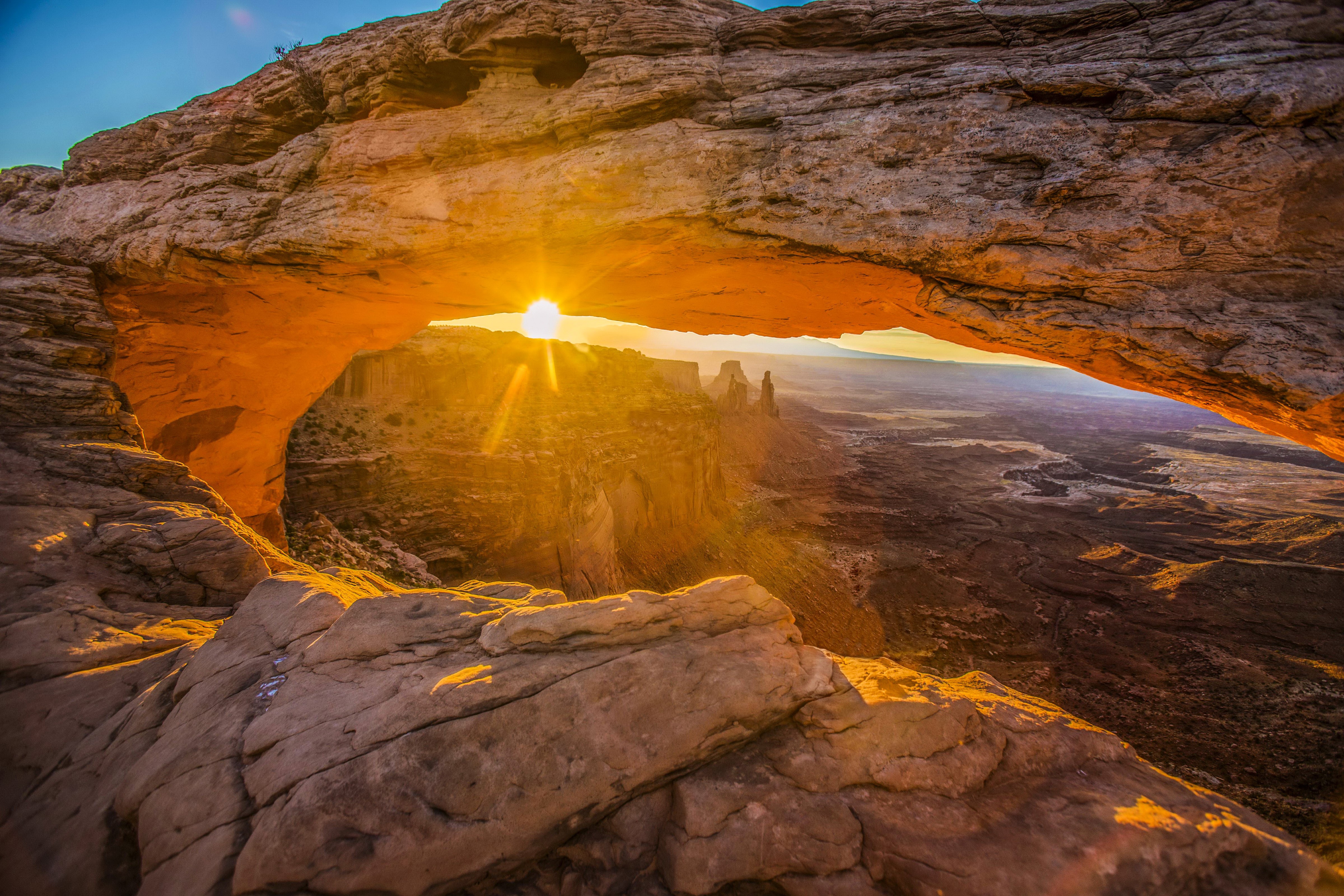 Mesa Arch at Sunrise, Canyonlands National Park, USA HD Wallpaper