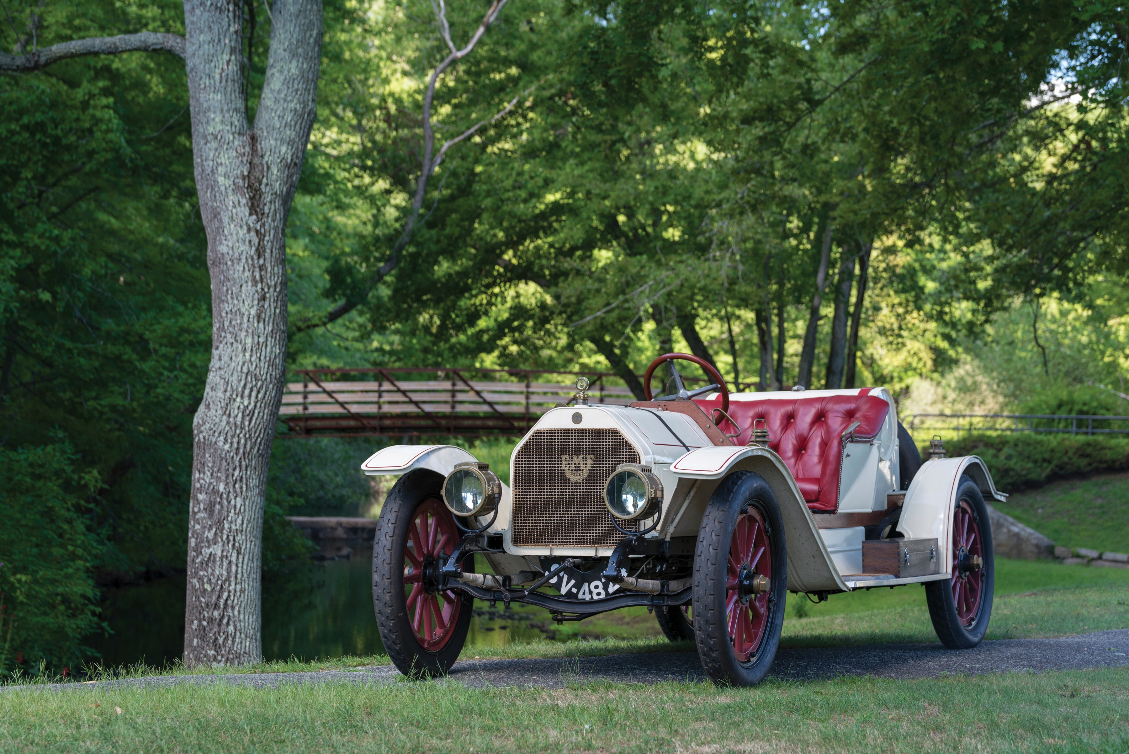 1911 E-M-F 30 Speedster parked outdoors HD Wallpaper