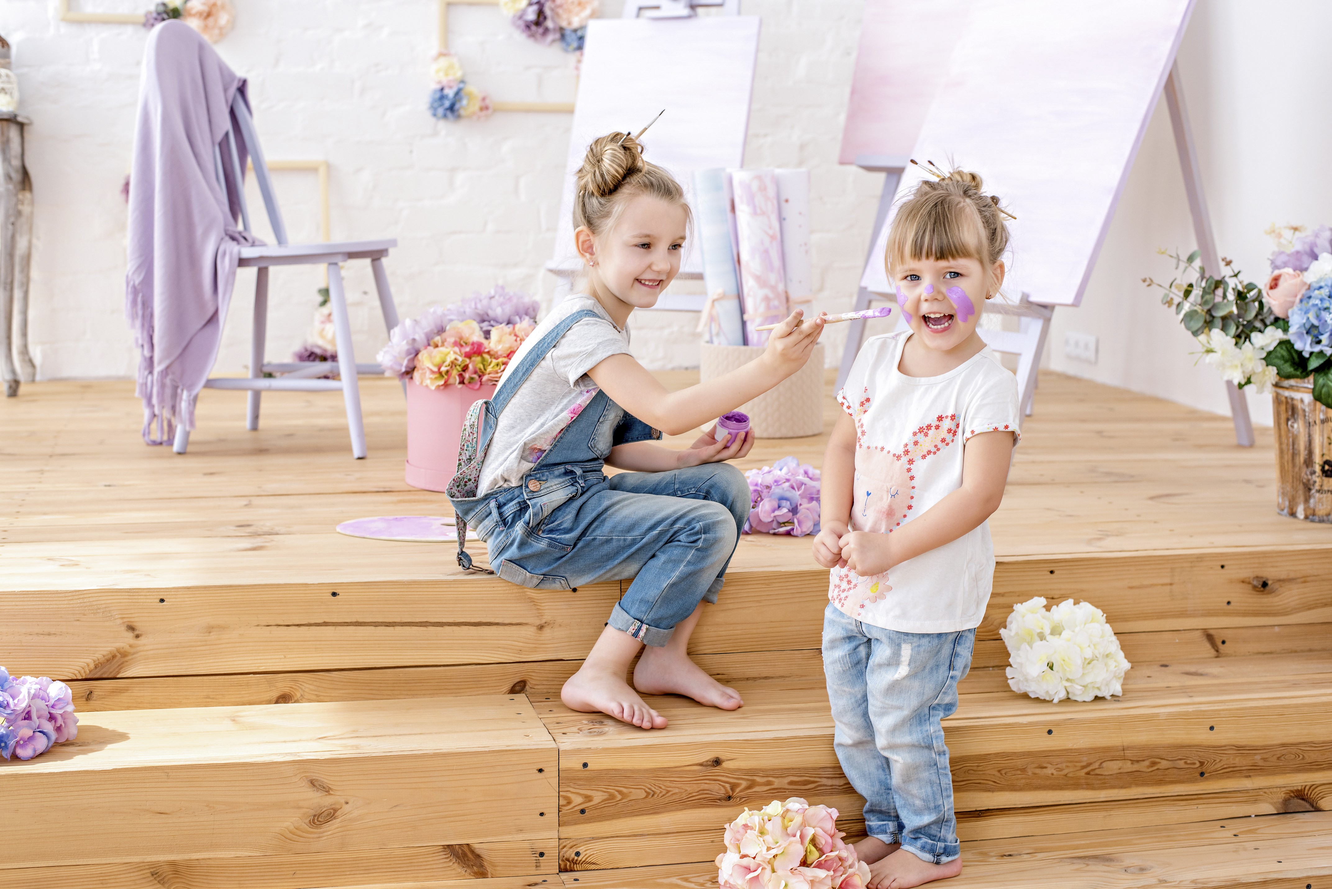 Two little girls painting faces HD Wallpaper