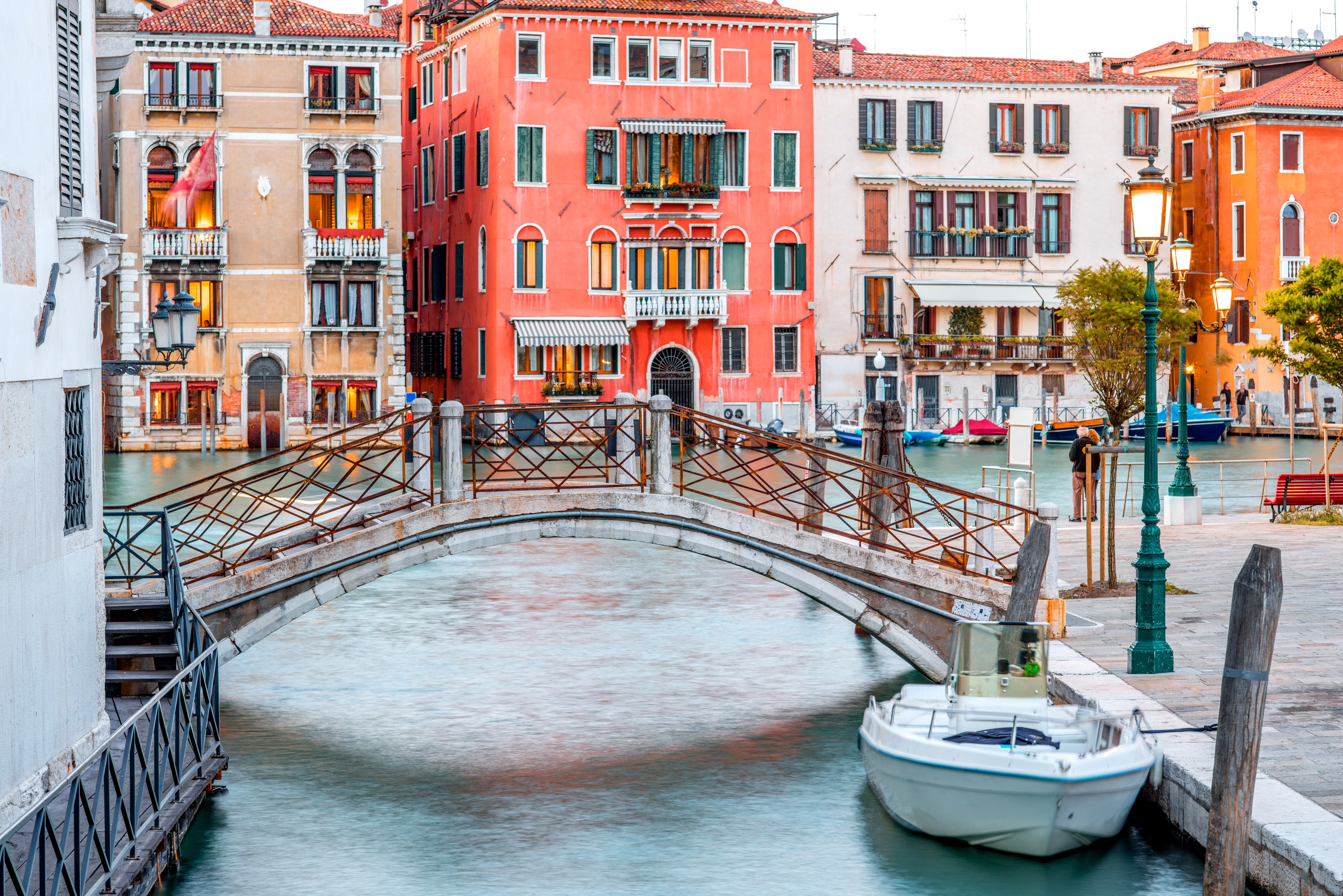 Venice canal with bridge and motorboat HD Wallpaper