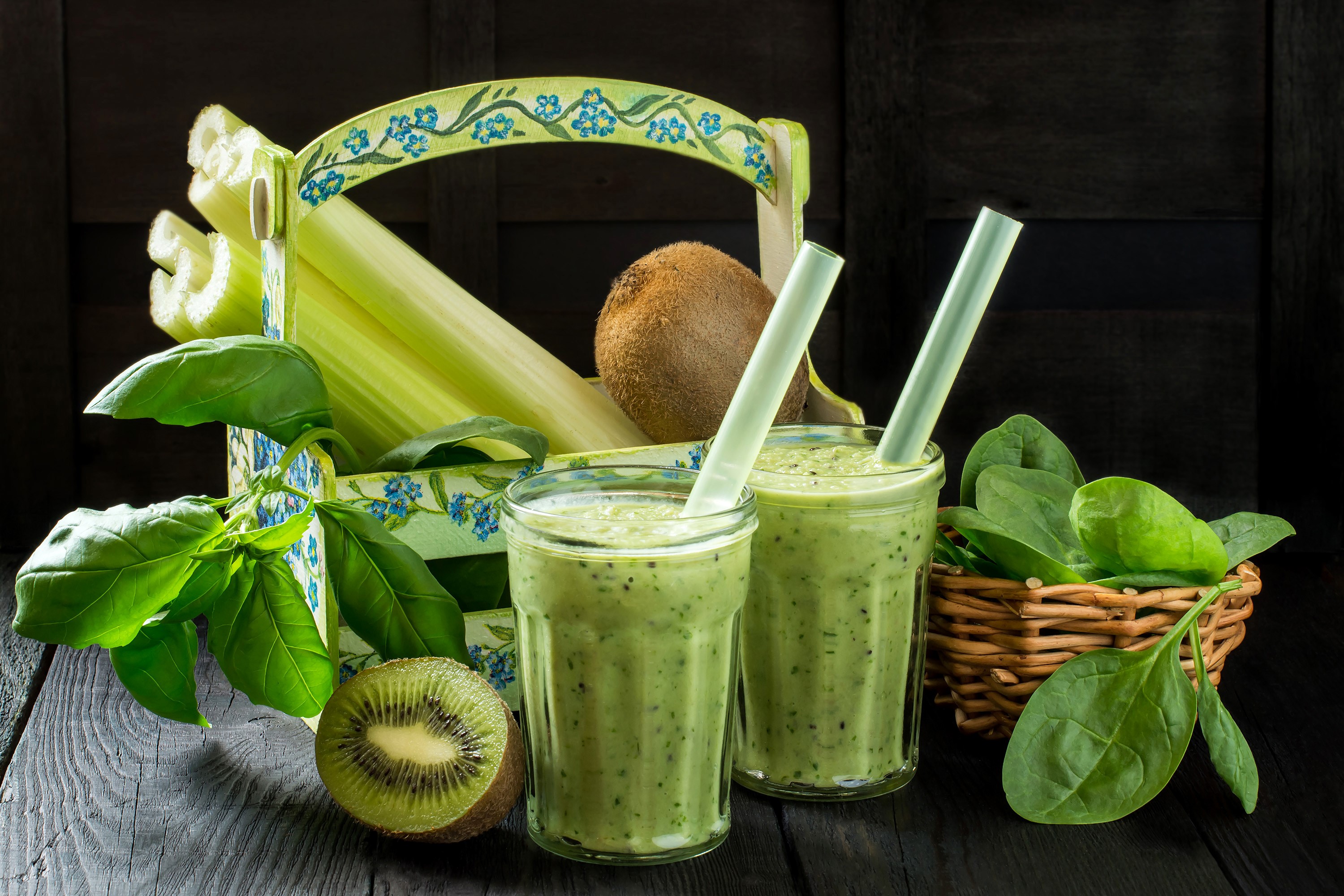 Green smoothies with kiwi, celery, spinach, and basil HD Wallpaper