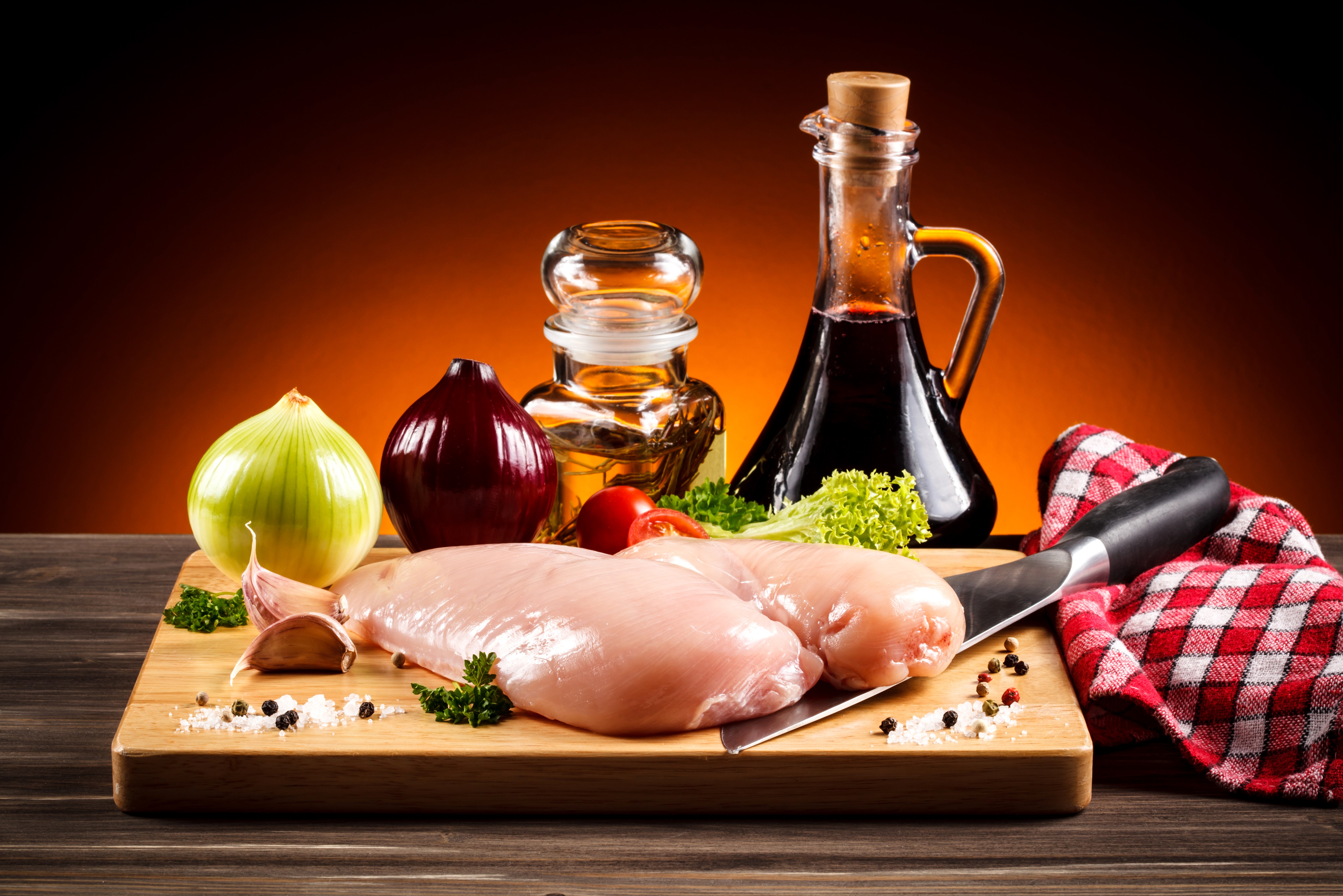 Chicken breasts with onions, garlic, spices, and oil HD Wallpaper