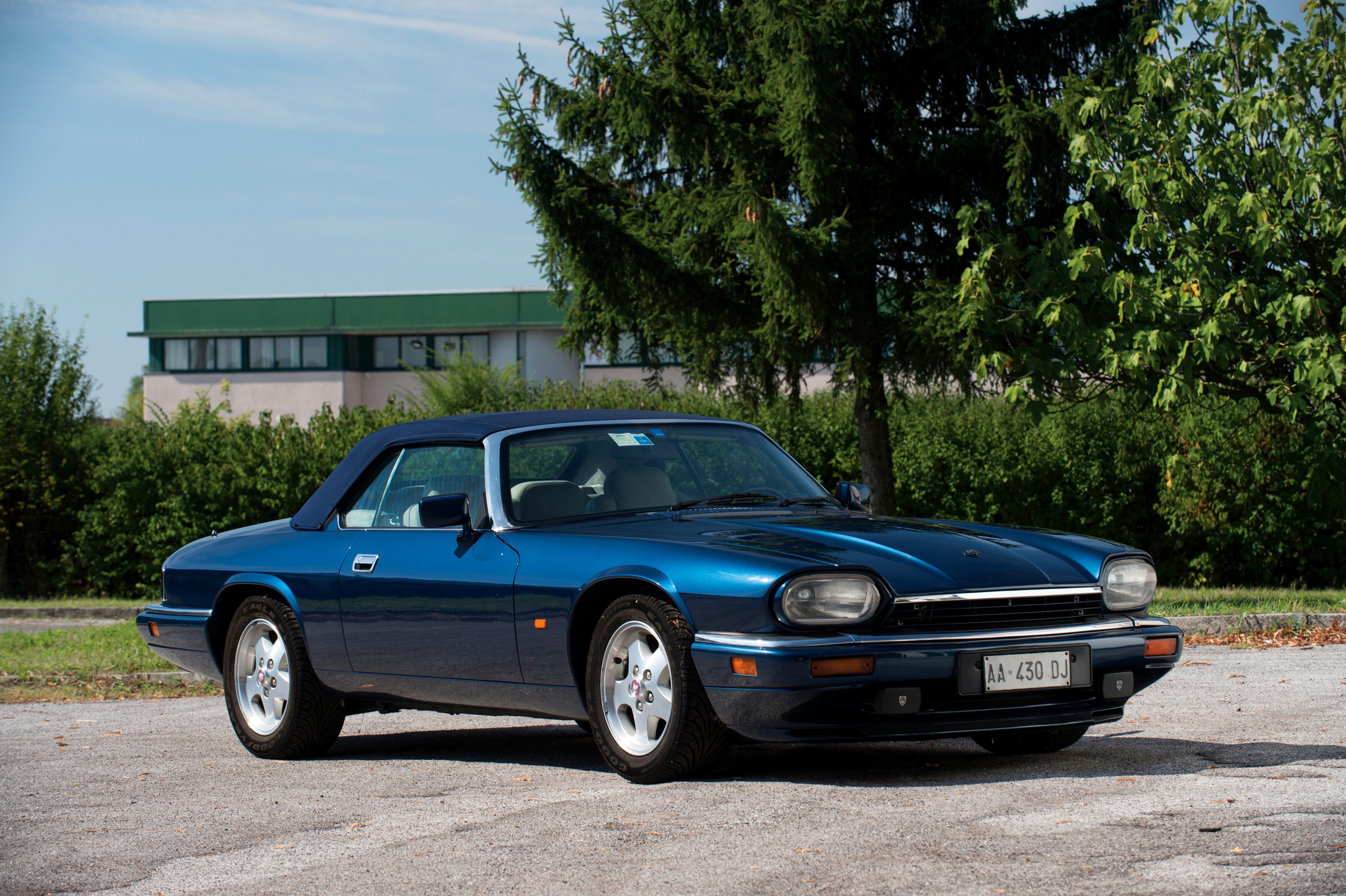 1991-96 XJS Convertible Jaguar in Blue HD Wallpaper