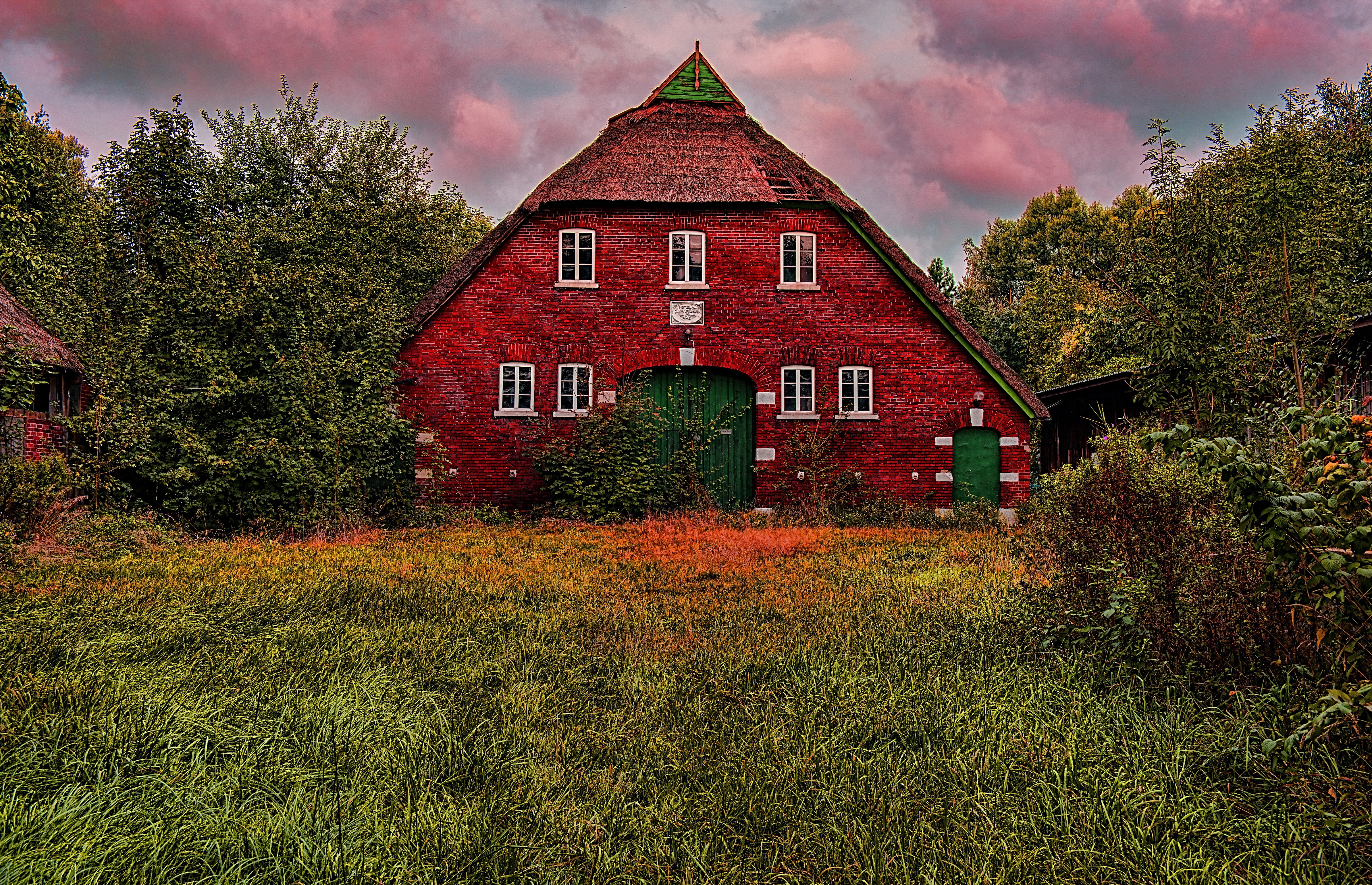 Red brick barn with thatched roof in Germany HD Wallpaper