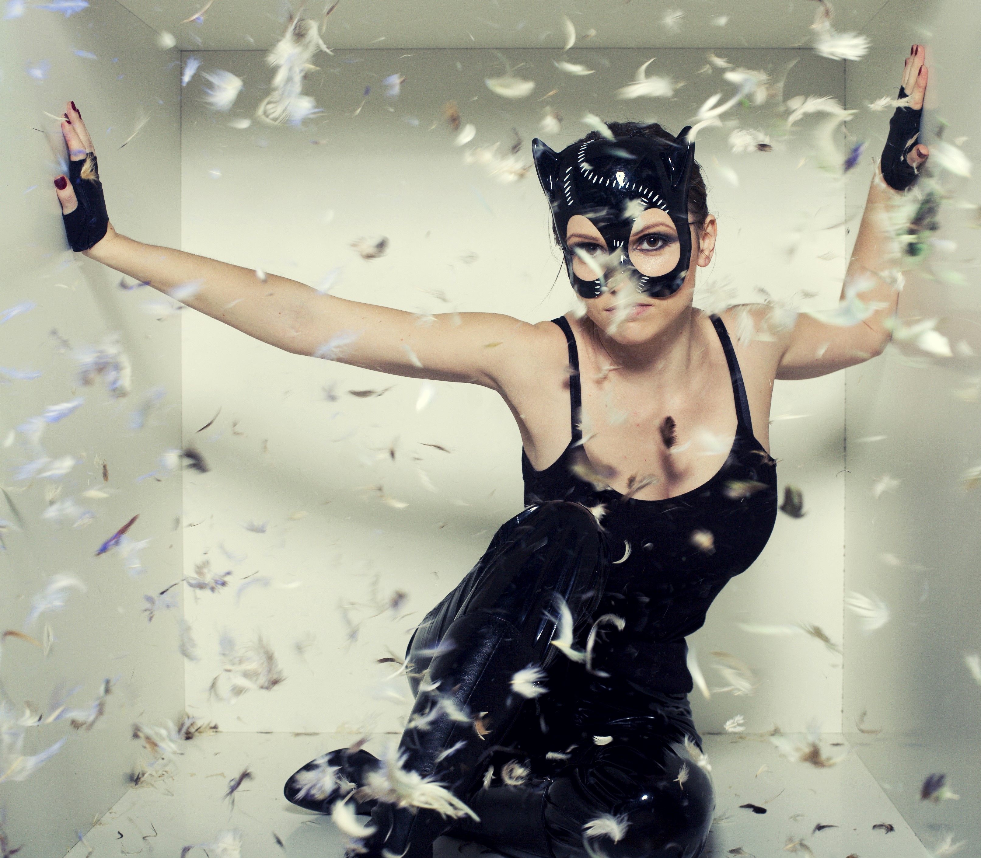 Woman in cat mask with feathers HD Wallpaper
