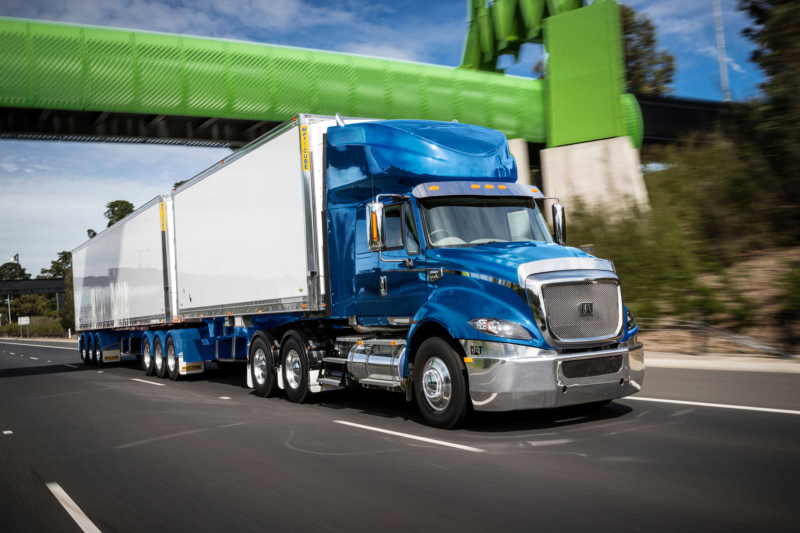 2011-16 Caterpillar CT630 Truck on Highway HD Wallpaper