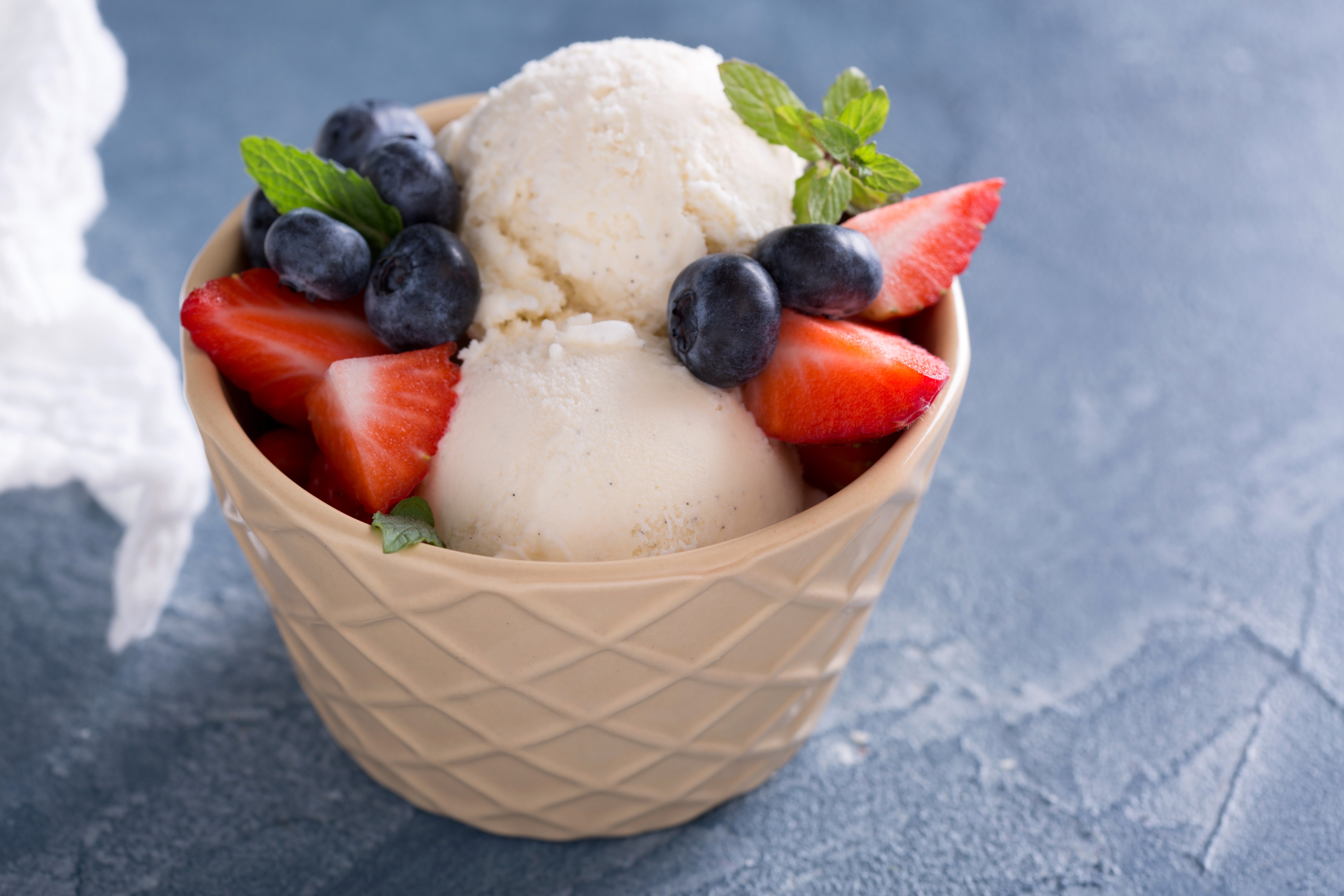 Ice cream with strawberries and blueberries HD Wallpaper