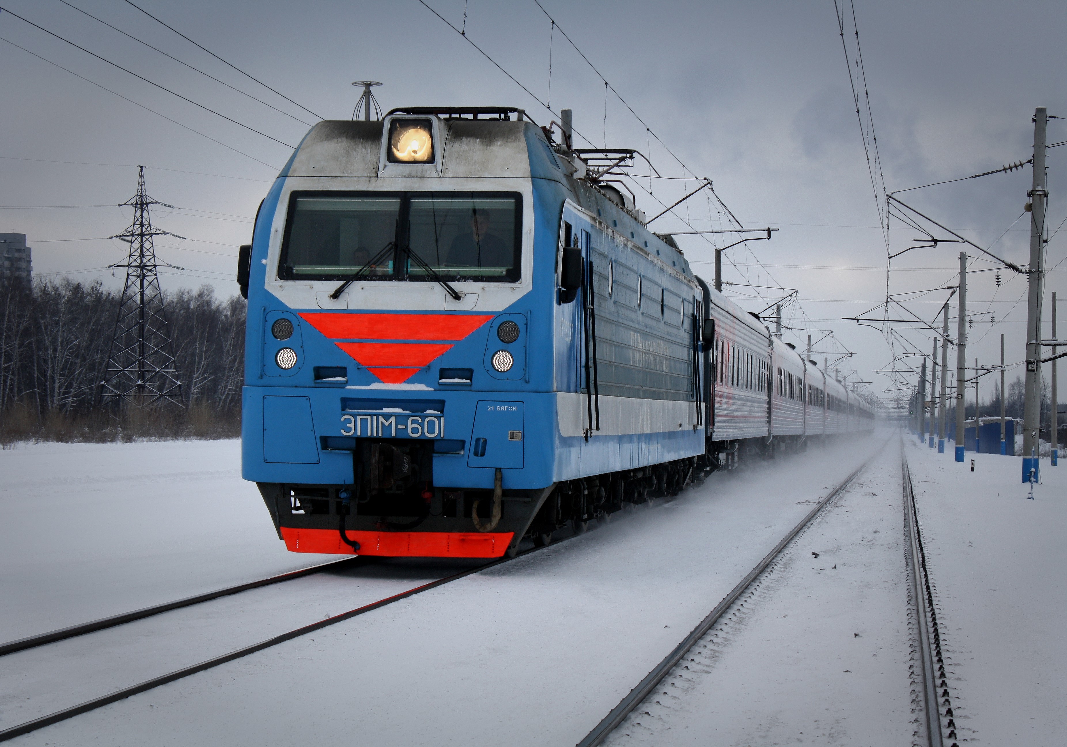 Blue and red electric locomotive in winter HD Wallpaper