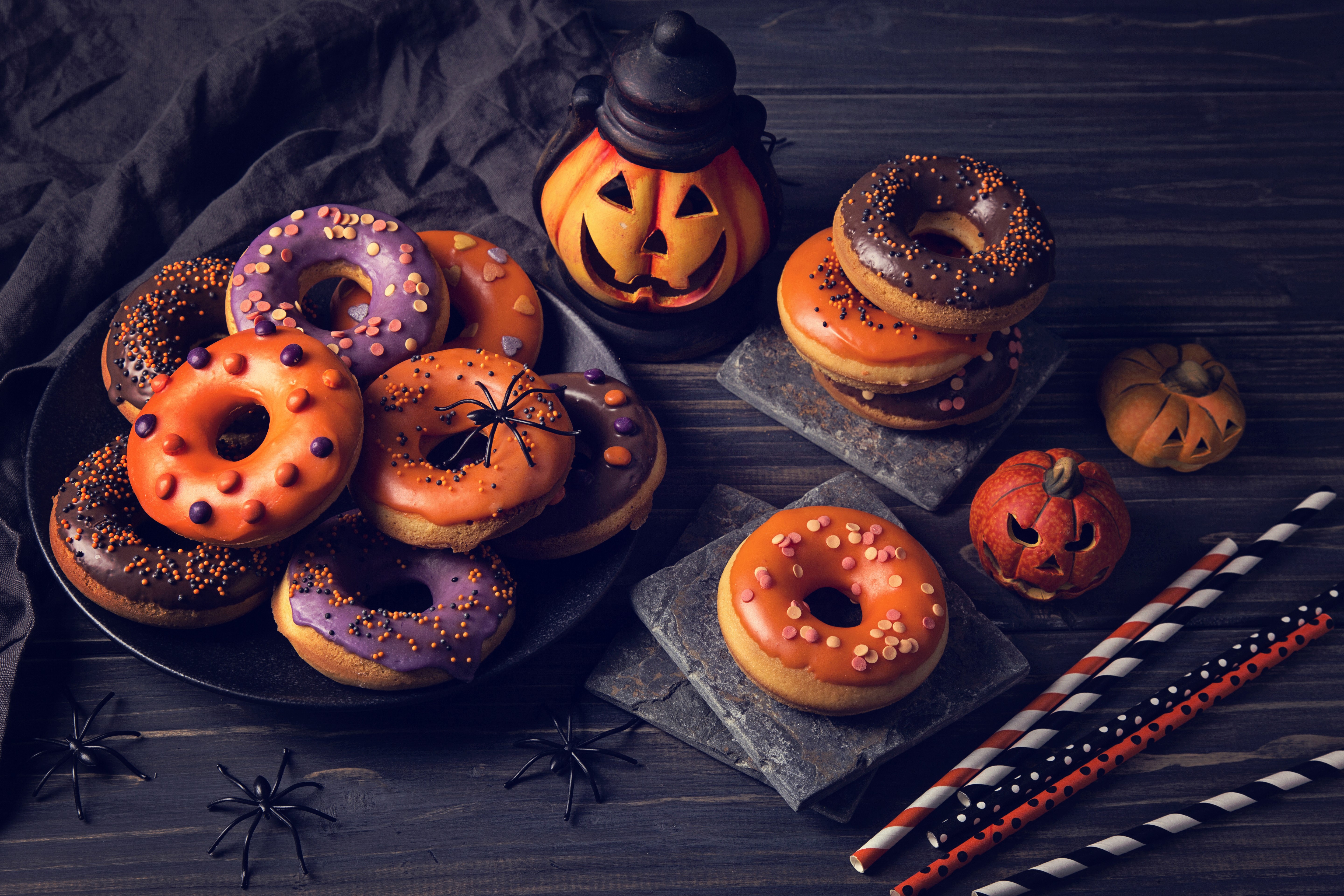 Halloween donuts and pumpkin decorations HD Wallpaper