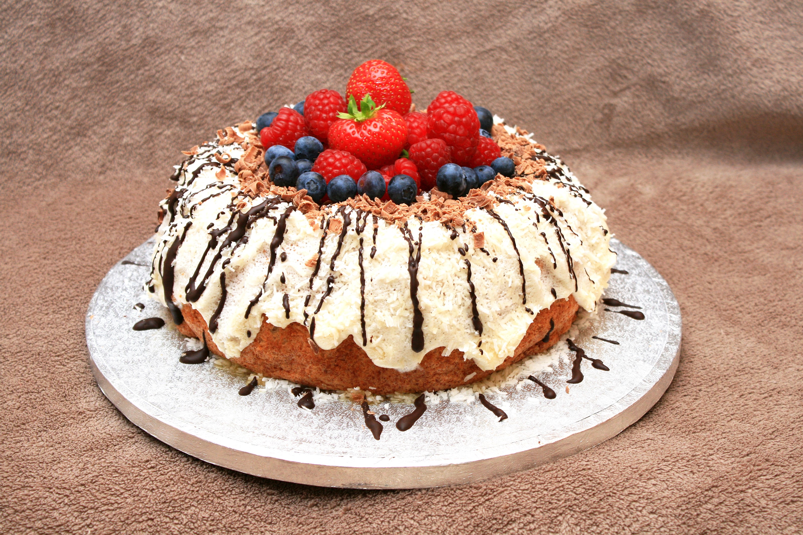 Bundt cake with berries and chocolate drizzle HD Wallpaper