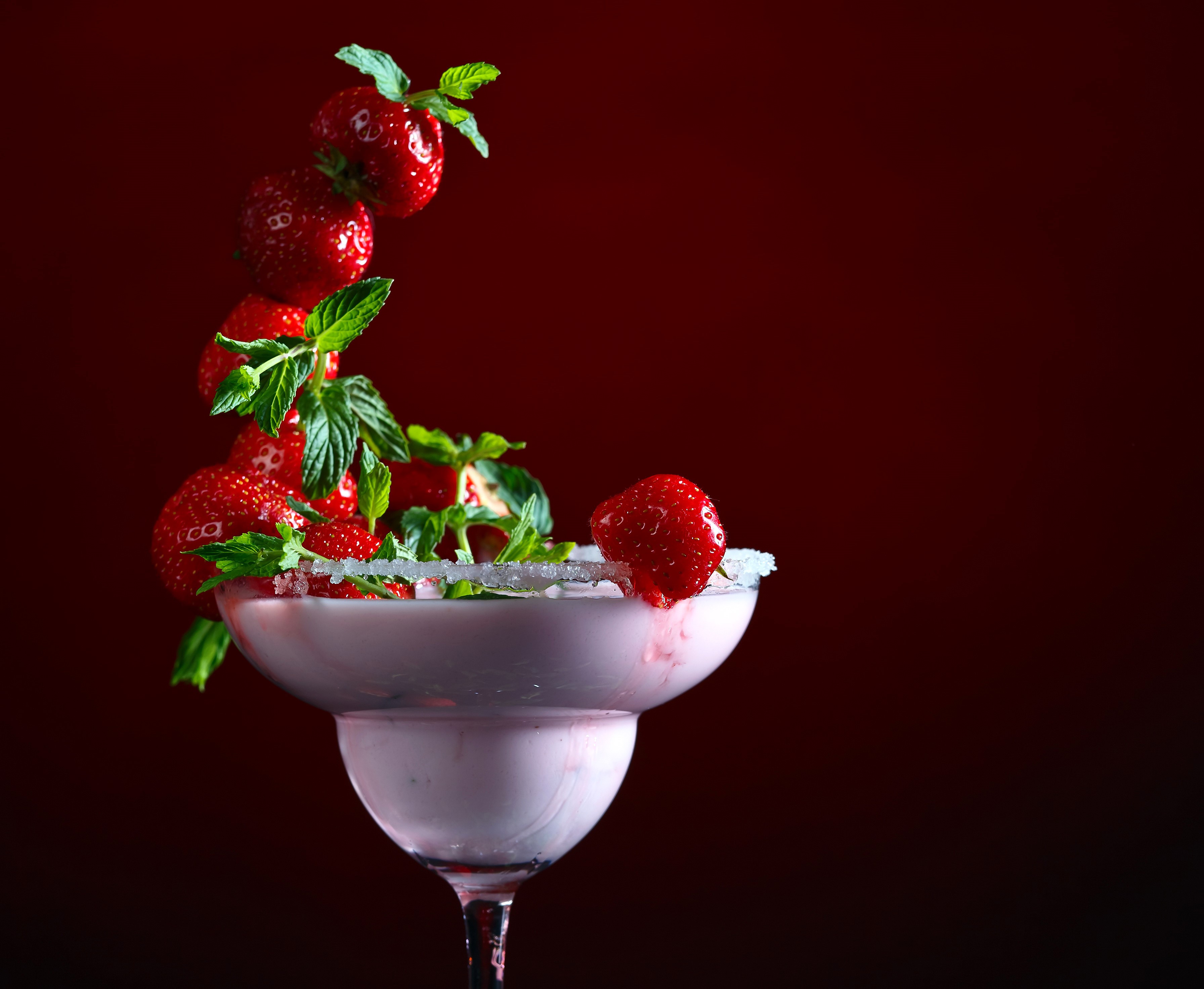 Strawberry Cocktail with Mint and Sugar Rim HD Wallpaper