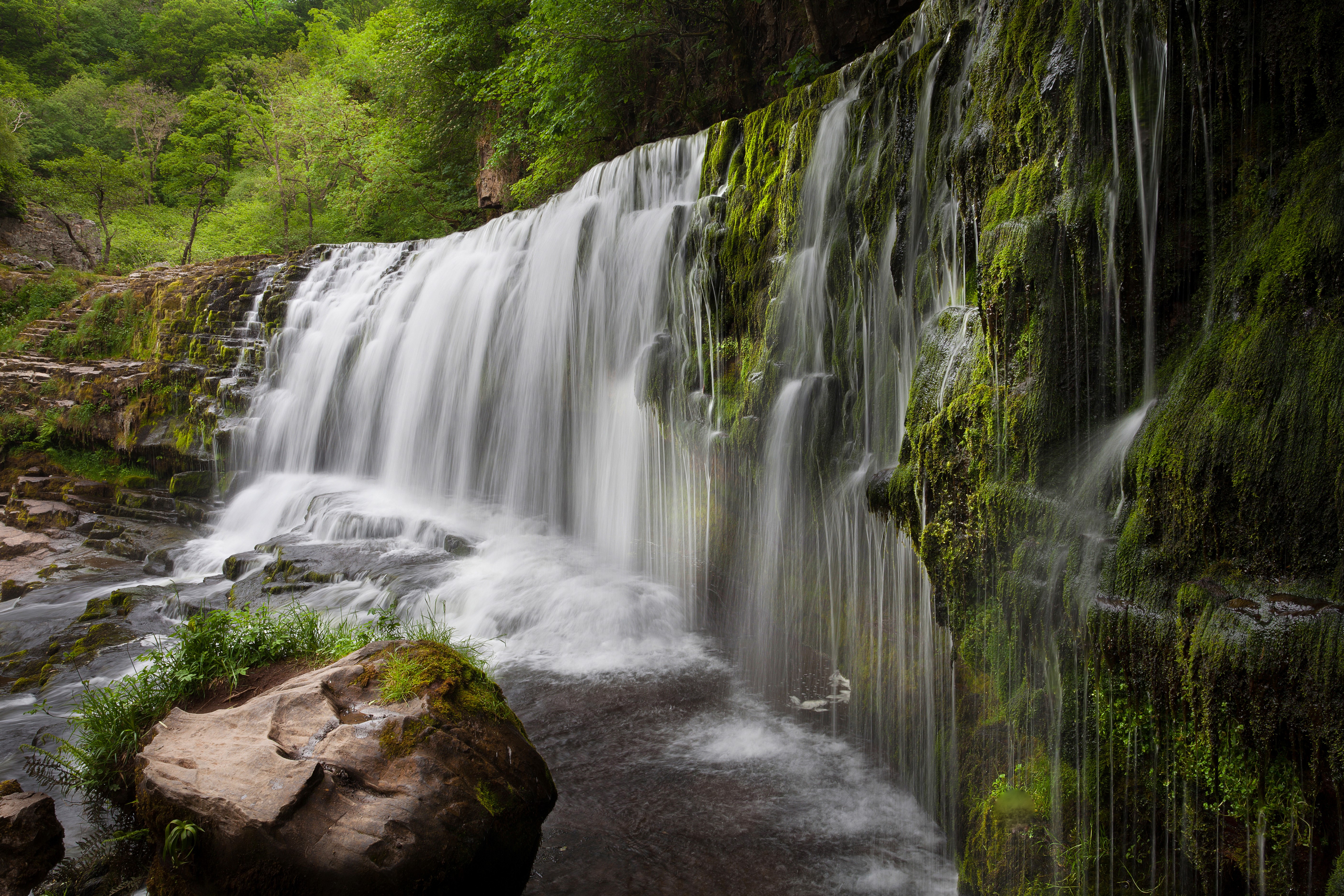Sgwd Clun-Gwyn Waterfall in the United Kingdom HD Wallpaper