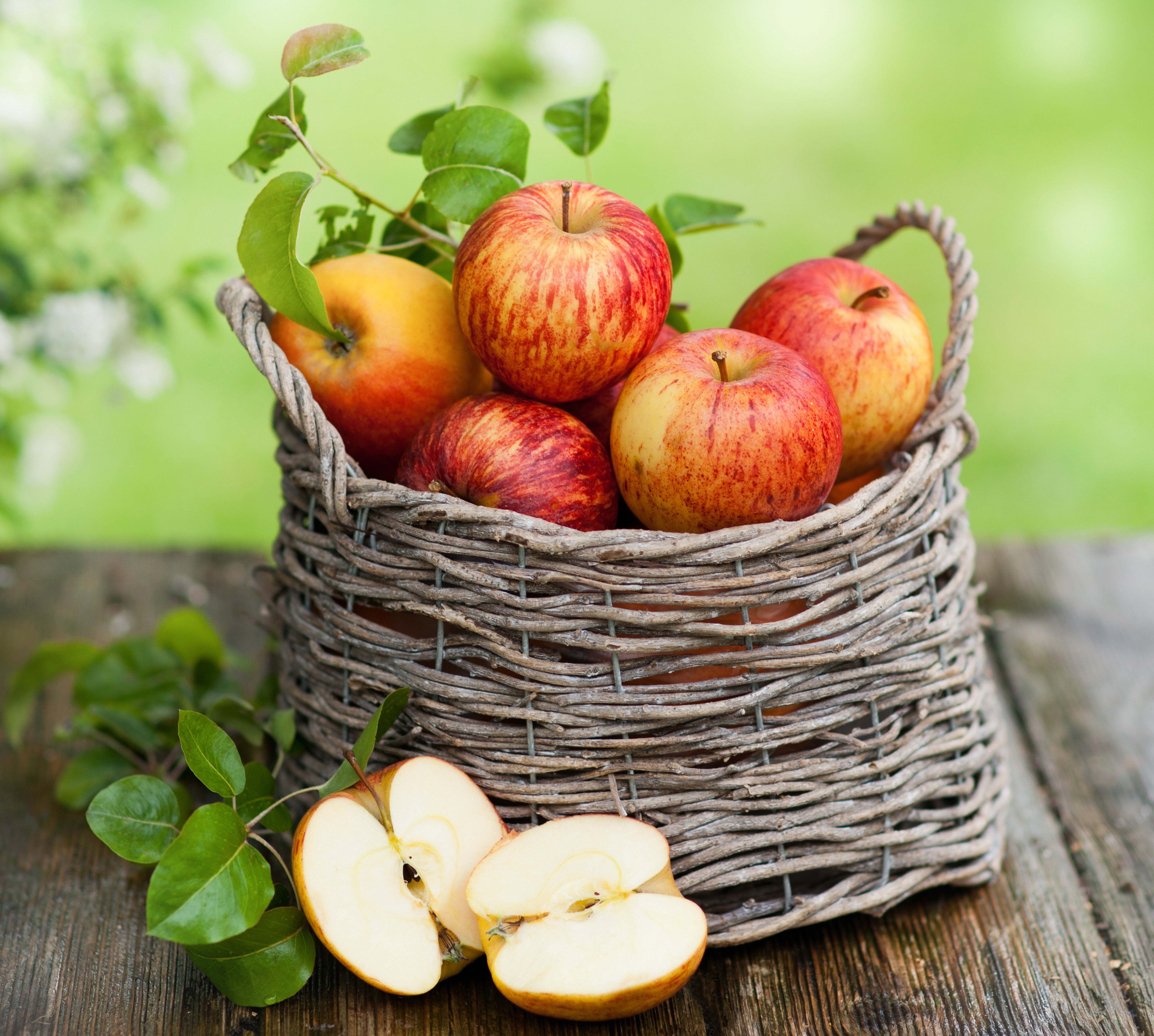 Apples in a Wicker Basket HD Wallpaper