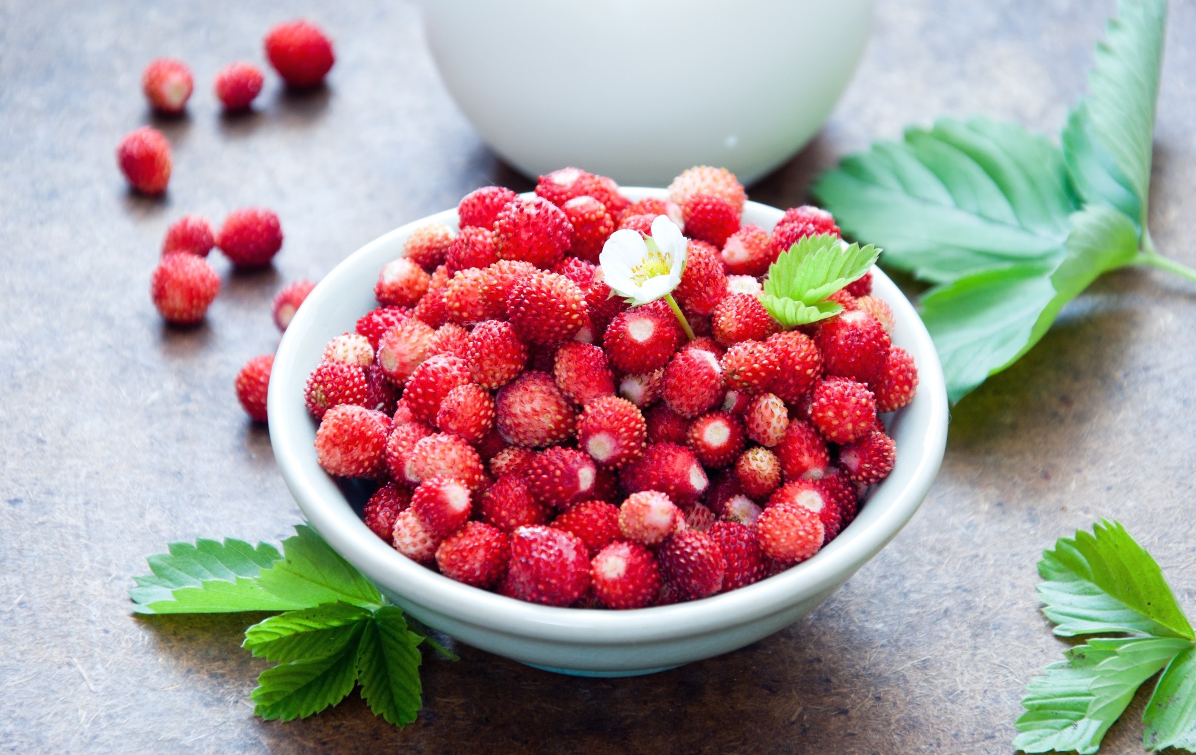 Wild Strawberries in a Bowl with Leaves HD Wallpaper
