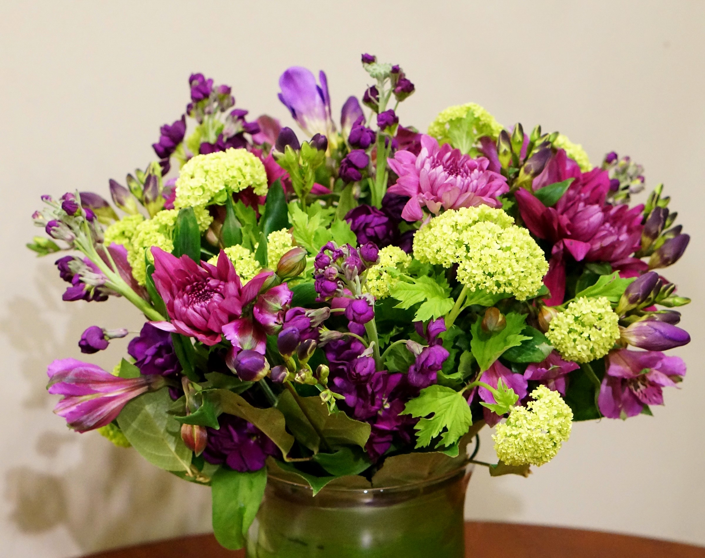 Purple and pink floral arrangement with green accents HD Wallpaper