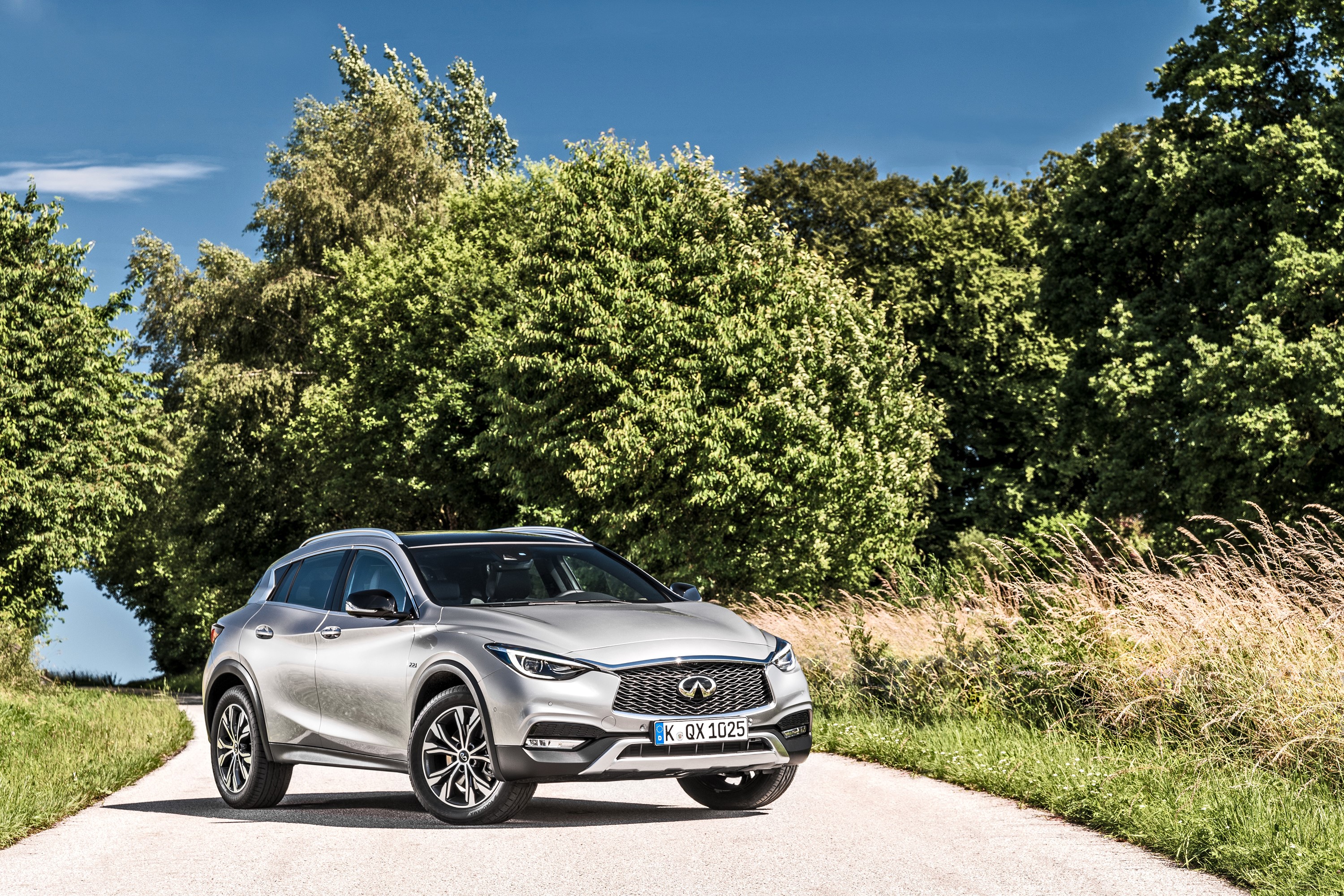 Silver Infiniti QX30 2.2d AWD parked on a road HD Wallpaper