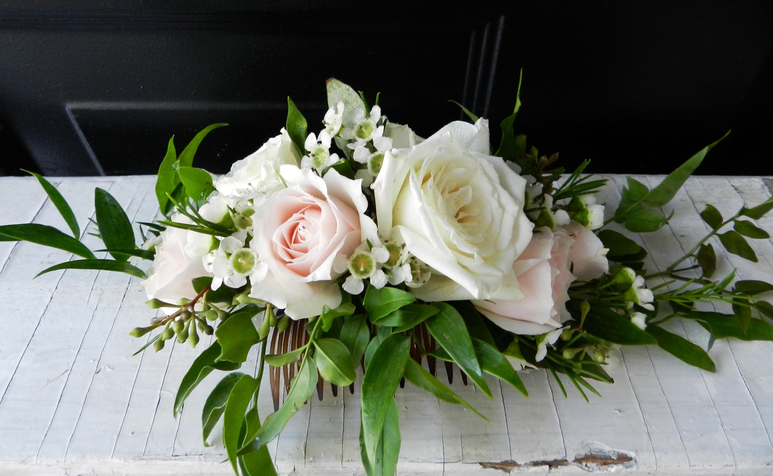 Floral Hair Comb with Roses and Greenery HD Wallpaper