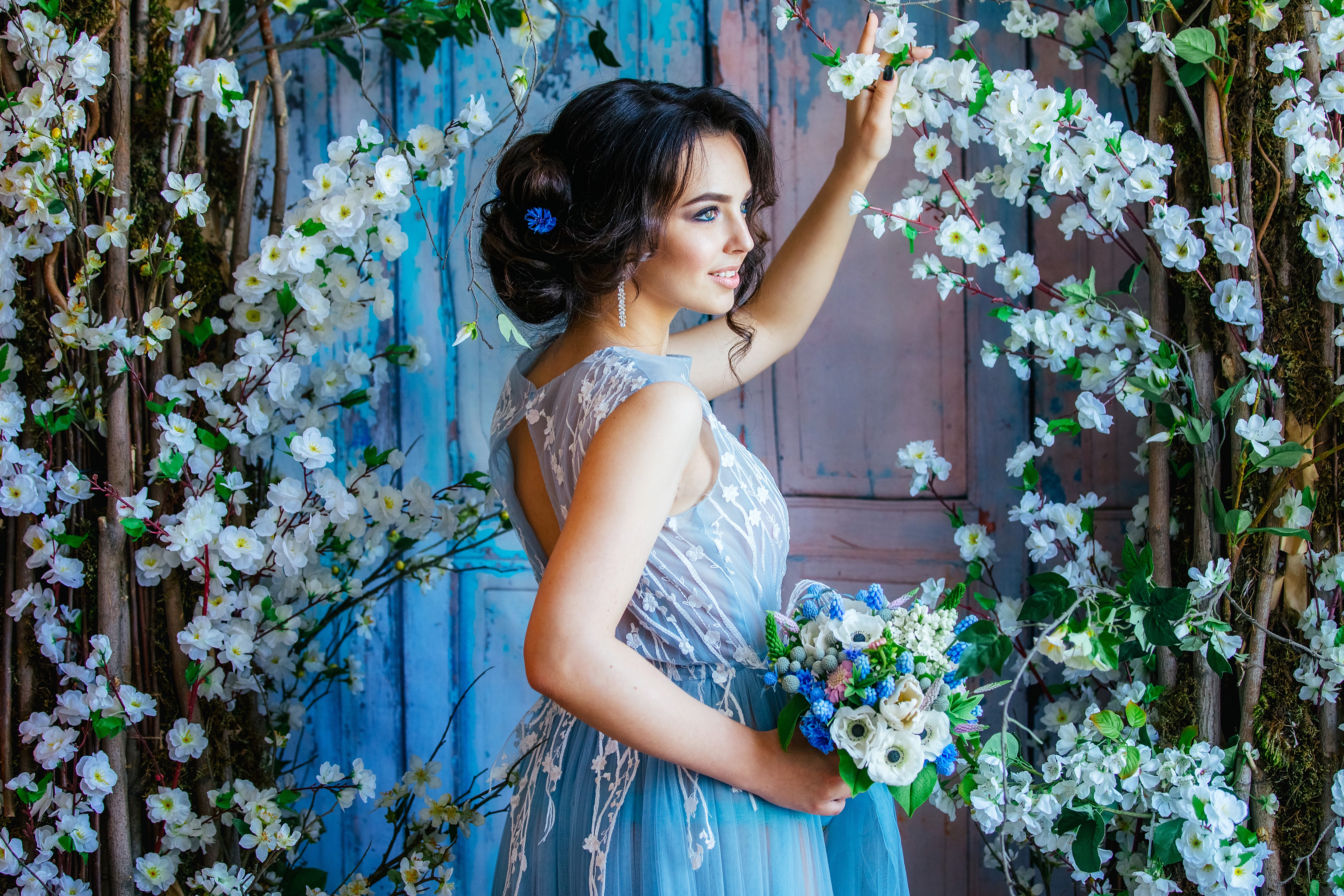 Brunette girl with bouquet near flowering trees HD Wallpaper