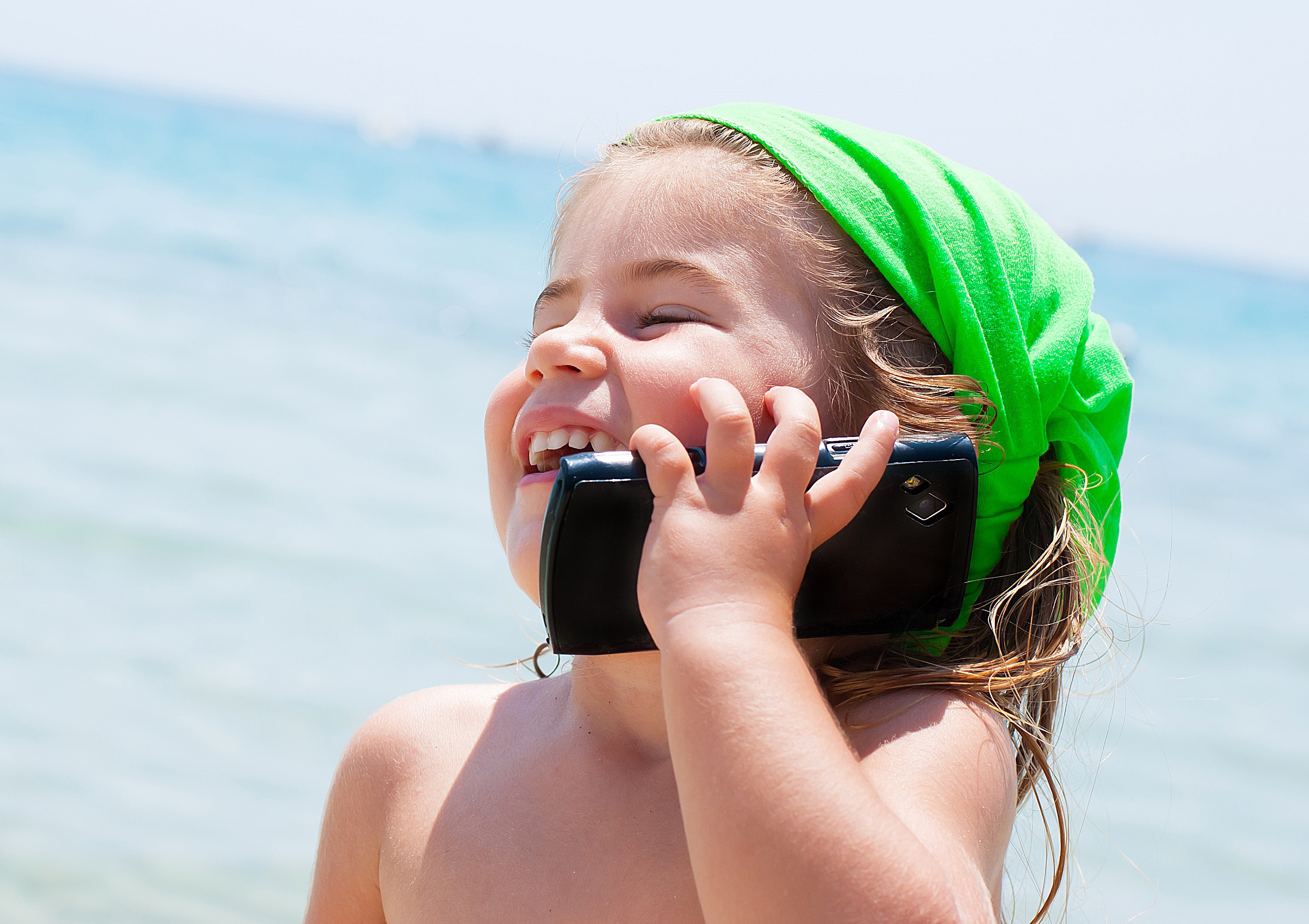 Girl on the phone at the beach HD Wallpaper