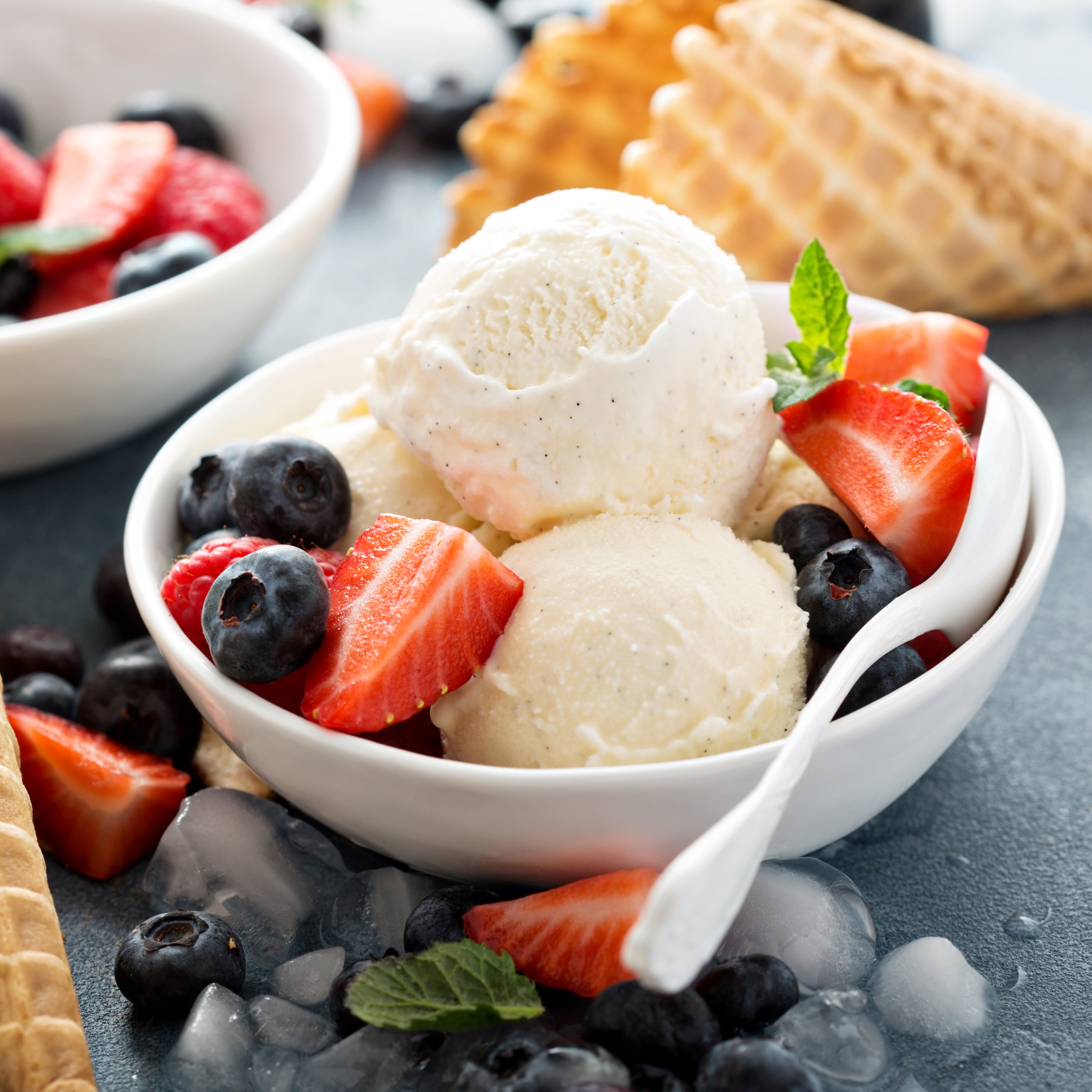 Vanilla ice cream with berries and waffle cones HD Wallpaper