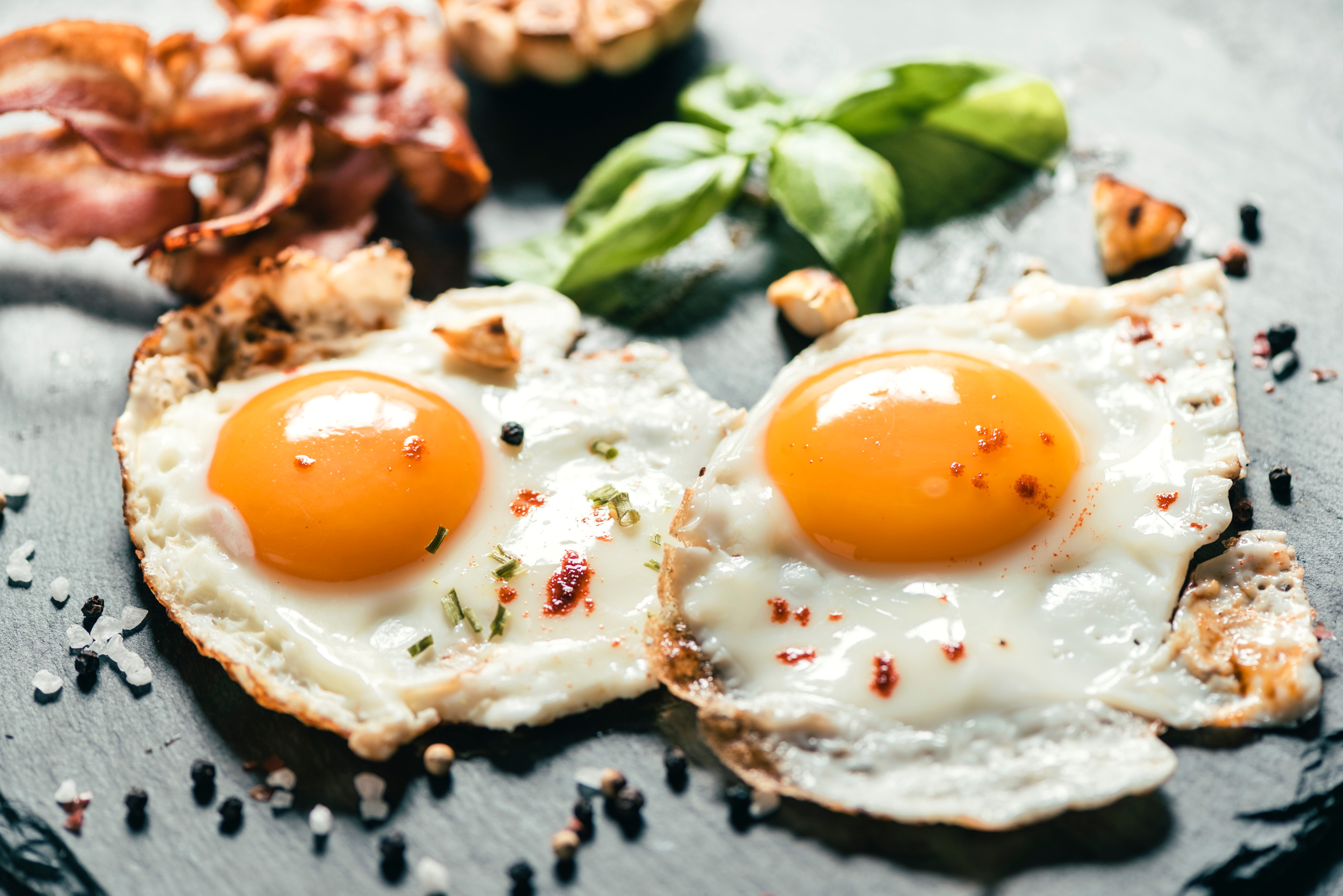 Two fried eggs with bacon and basil HD Wallpaper