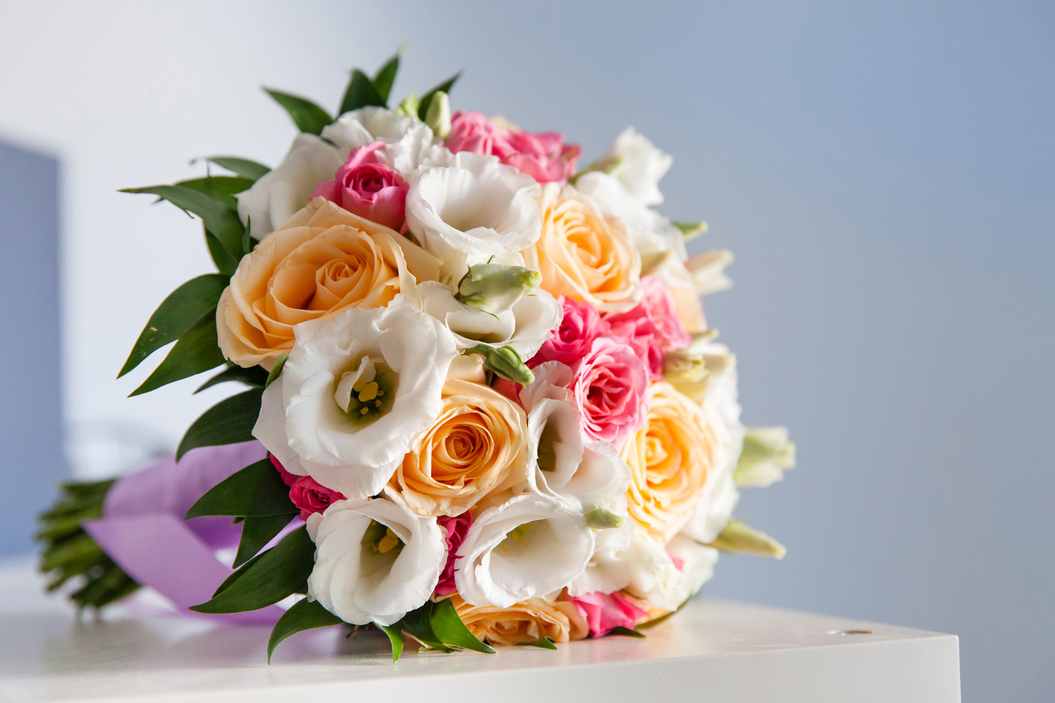 Wedding bouquet with roses and eustoma flowers HD Wallpaper