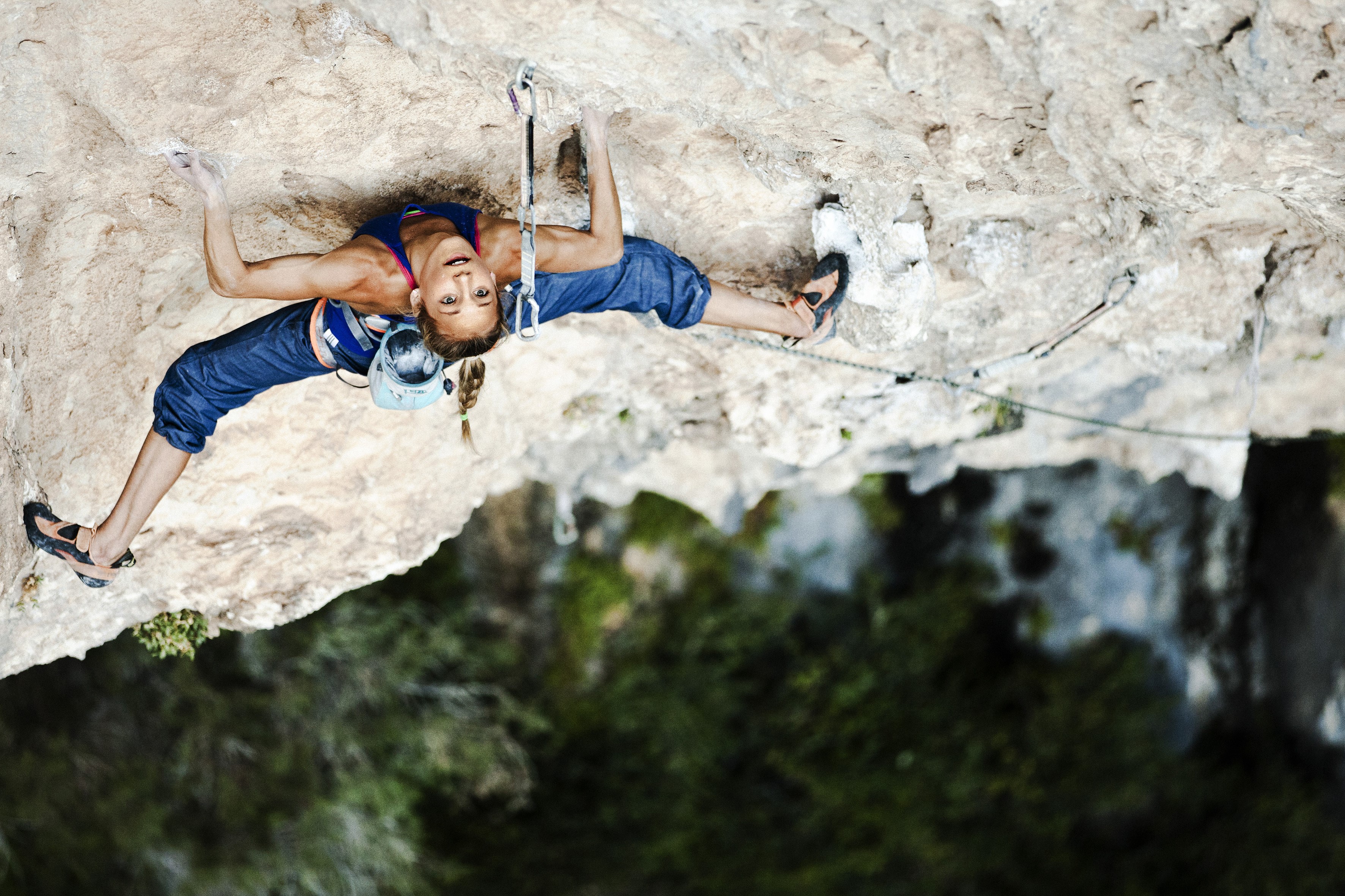 Woman rock climbing on a cliff face HD Wallpaper