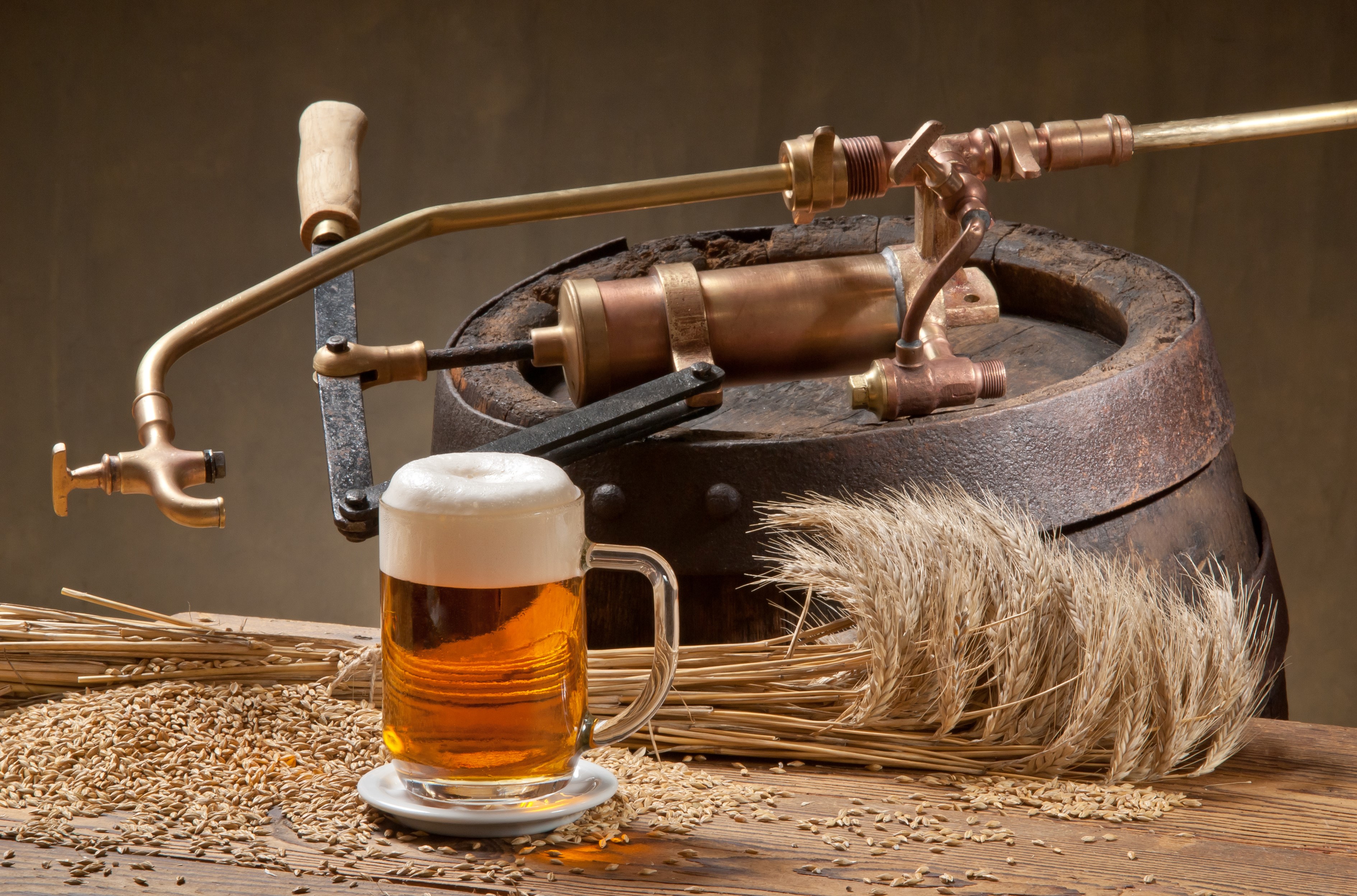 Beer mug with tap and barrel HD Wallpaper
