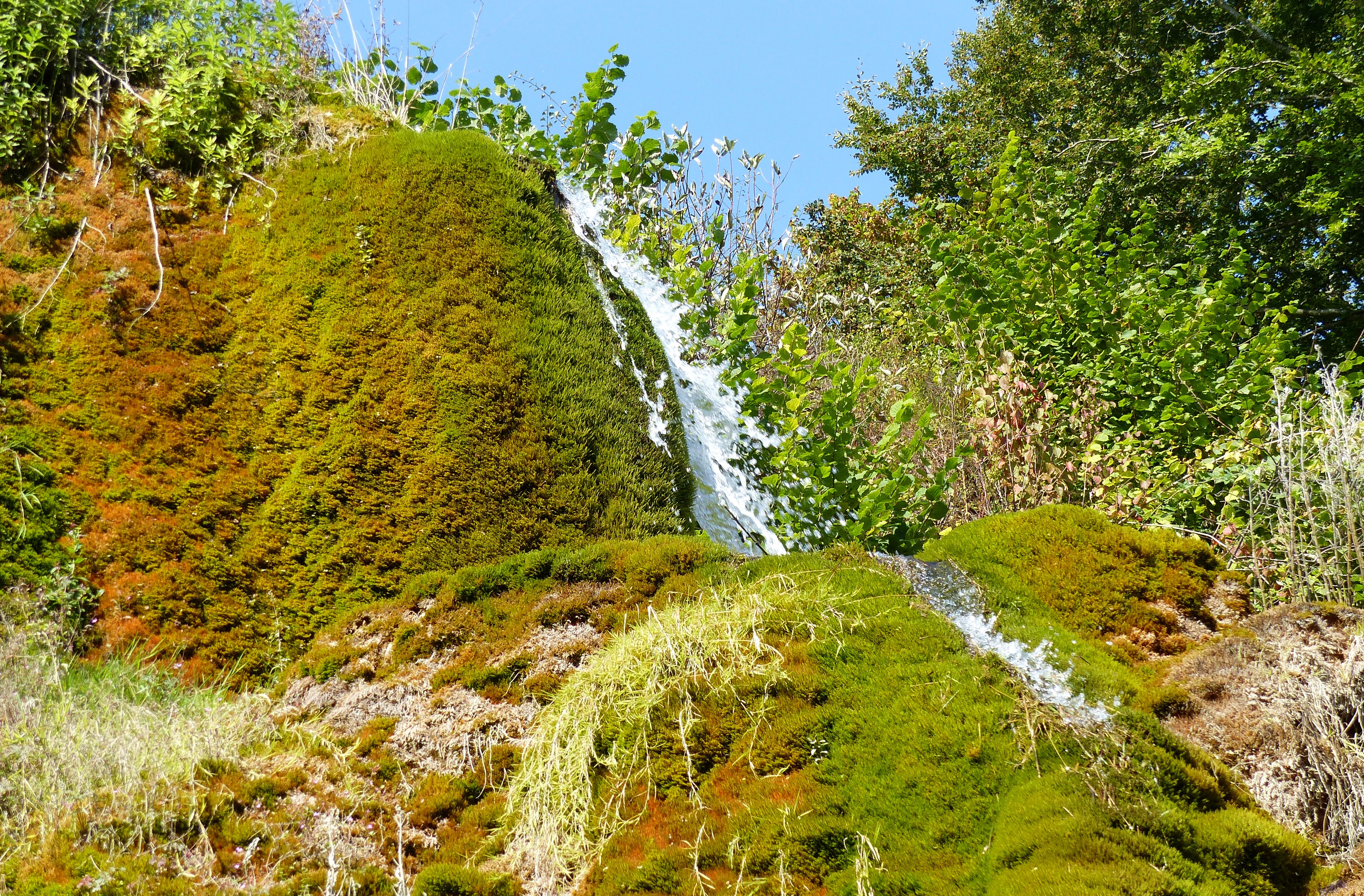 Waterfall cascading over moss-covered rocks in Uxheim, Germany HD Wallpaper
