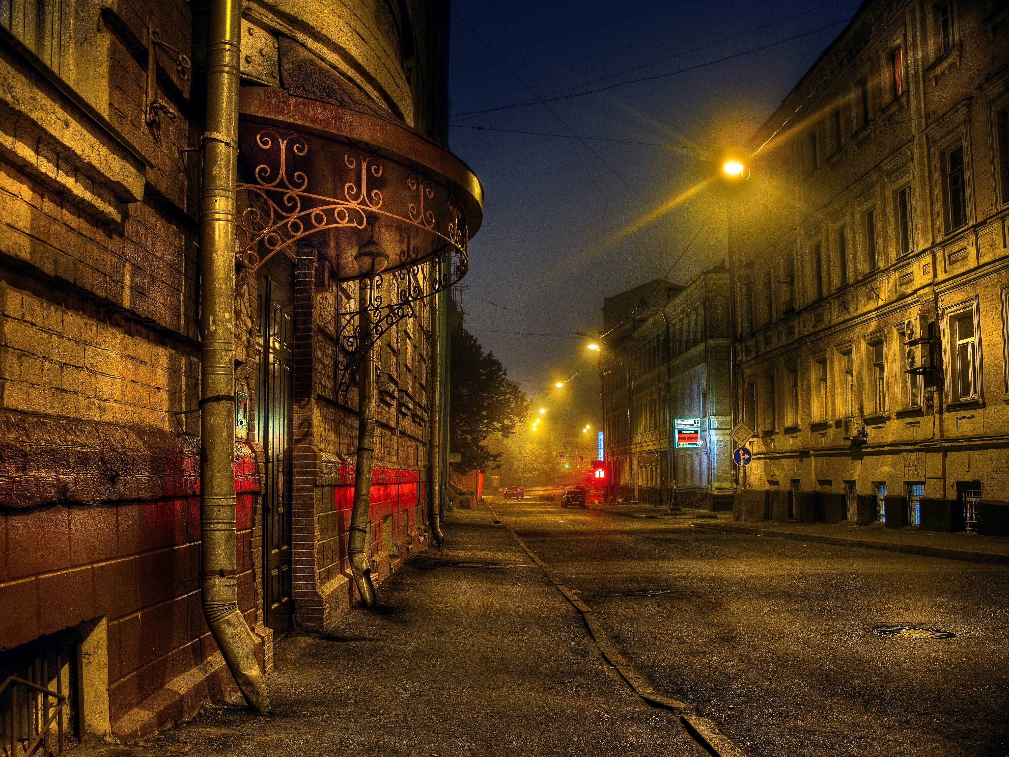 Street at Night in Moscow, Russia HD Wallpaper