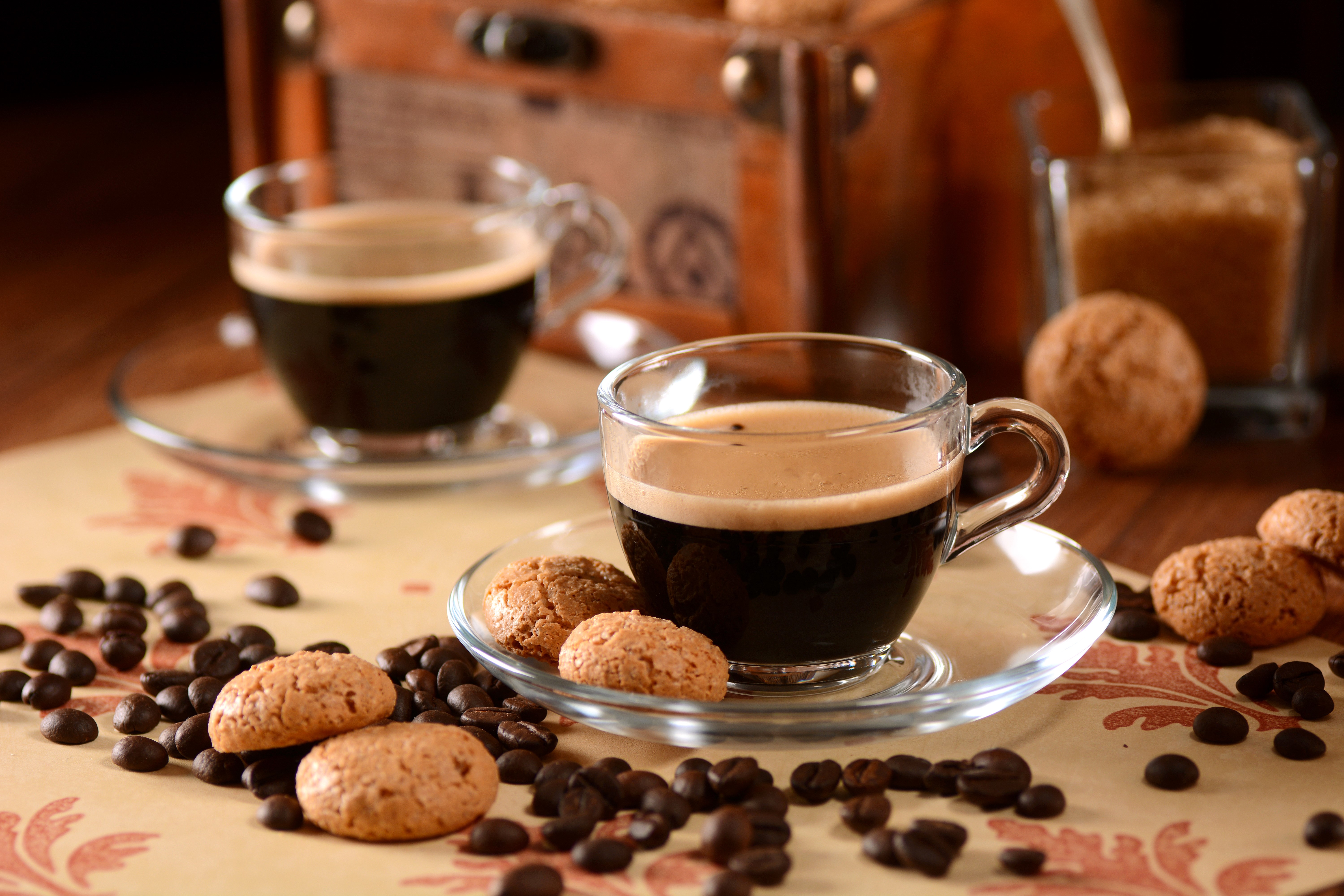 Coffee cups with cookies and coffee beans HD Wallpaper