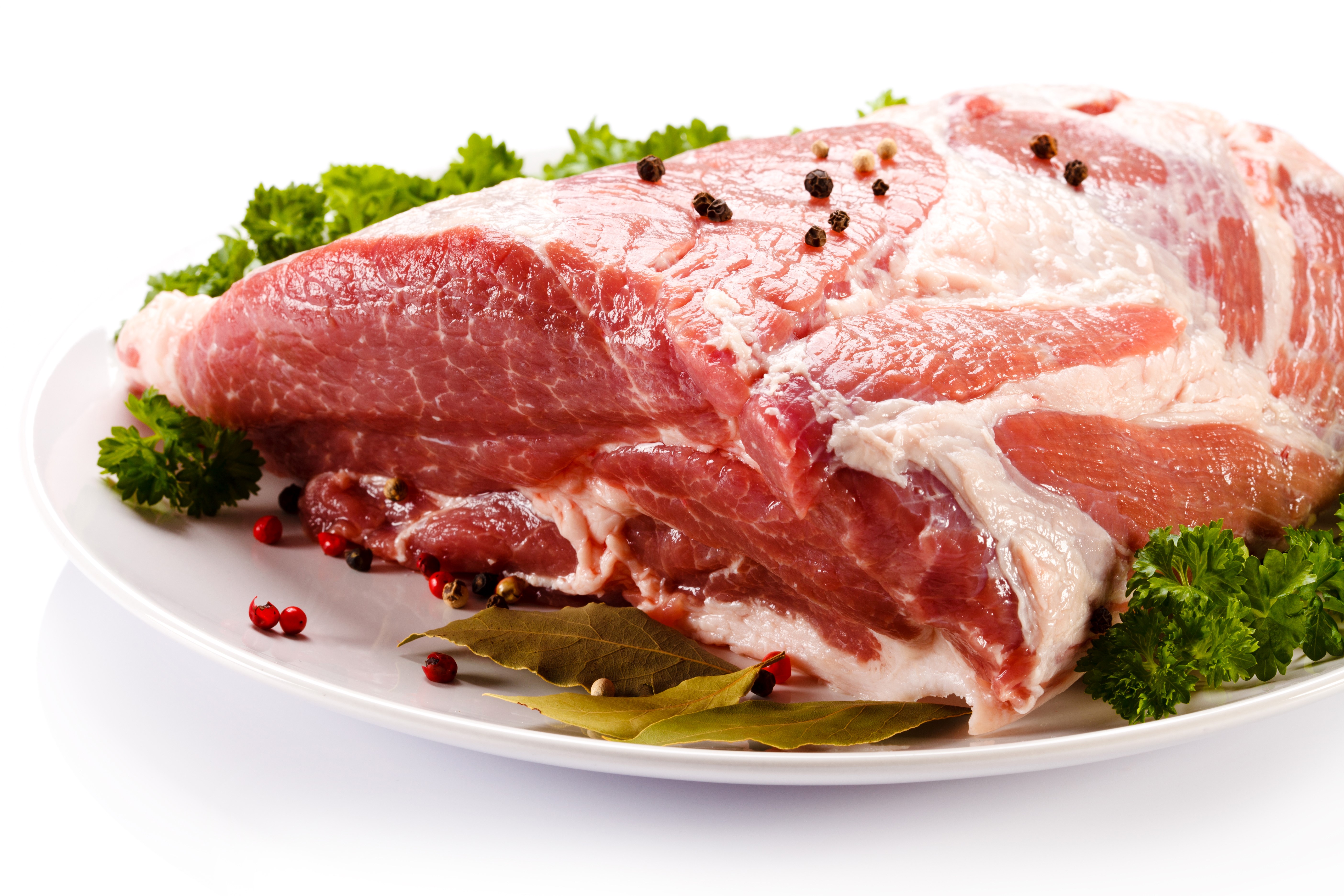 Raw meat with spices on a plate HD Wallpaper