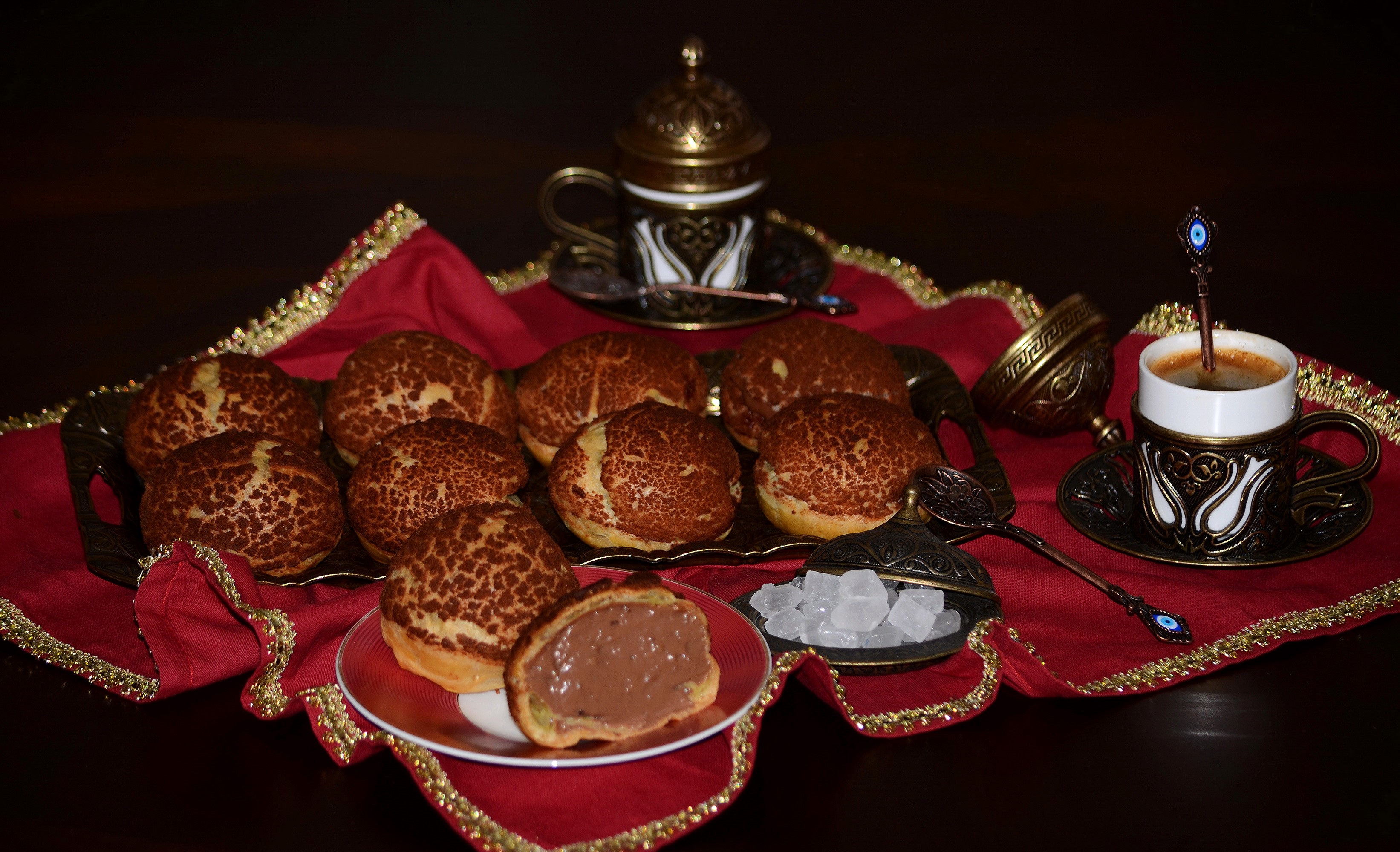 Choux pastry with chocolate cream and Turkish coffee HD Wallpaper
