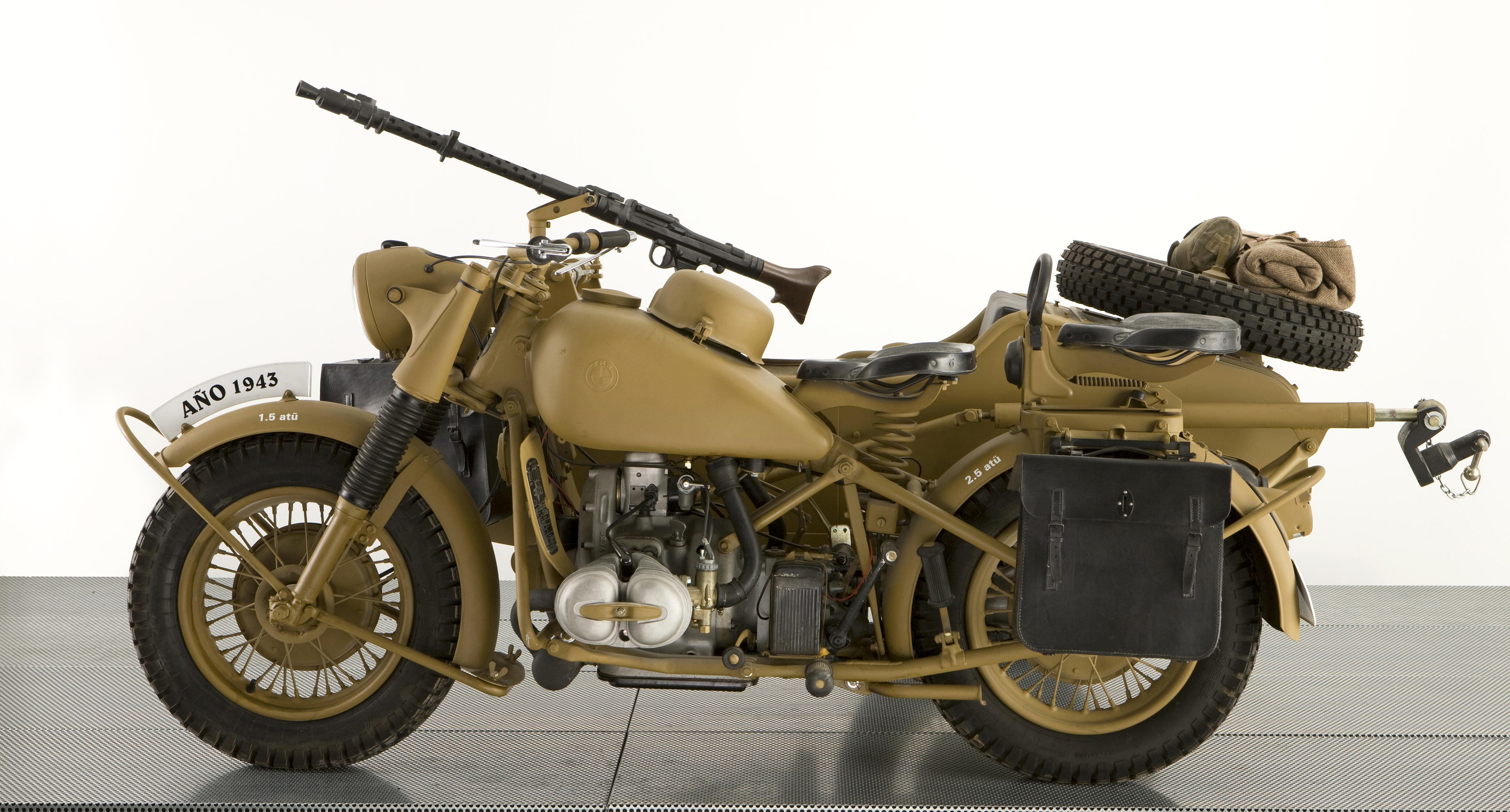 1943 BMW R 75 motorcycle with sidecar and machine gun HD Wallpaper