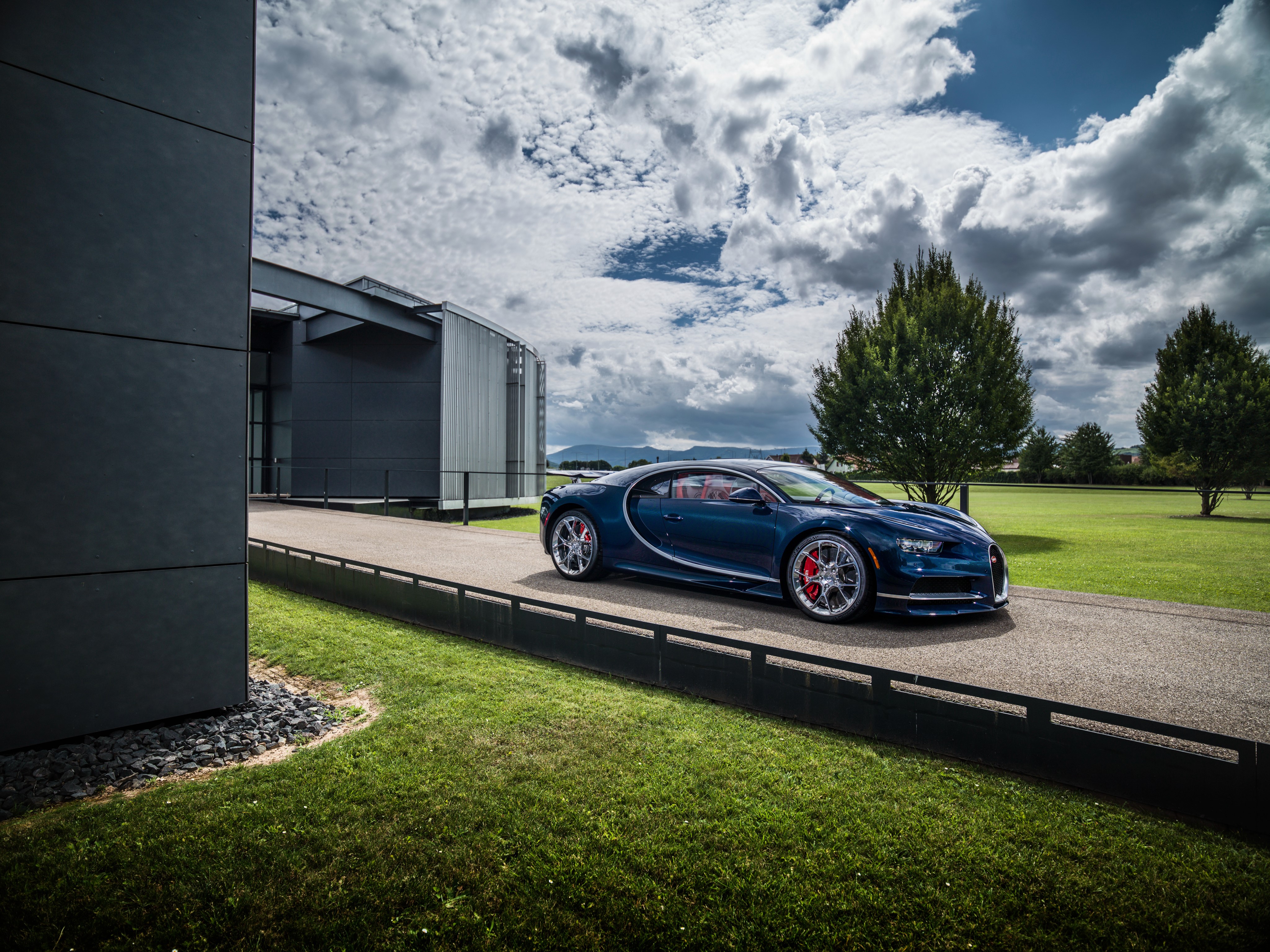 Blue Bugatti Chiron on a driveway HD Wallpaper