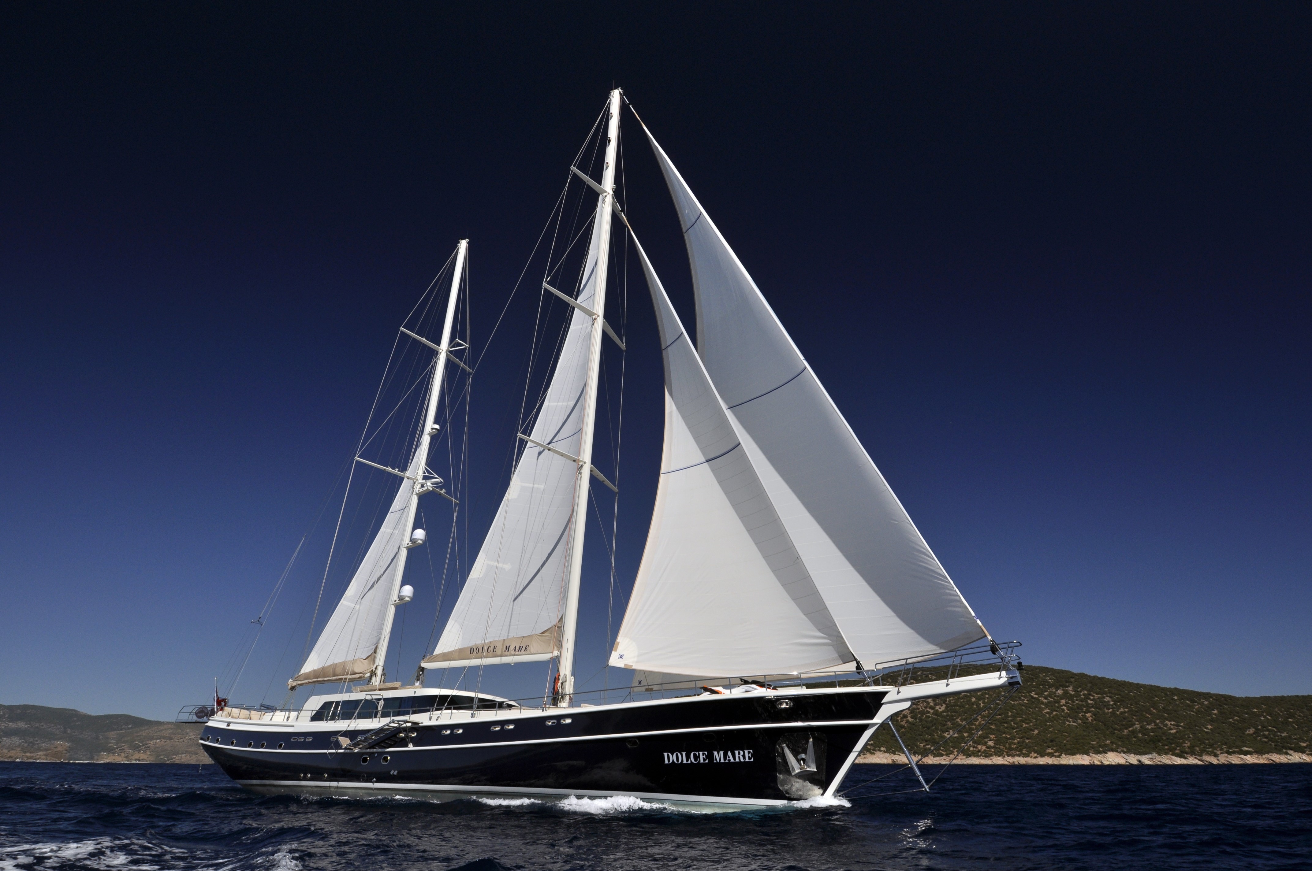 Dolce Mare Yacht Sailing HD Wallpaper
