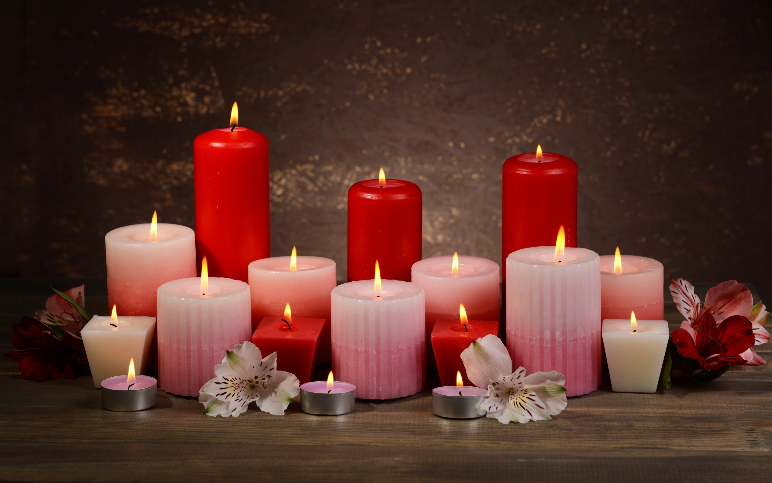 Arrangement of lit candles and flowers HD Wallpaper