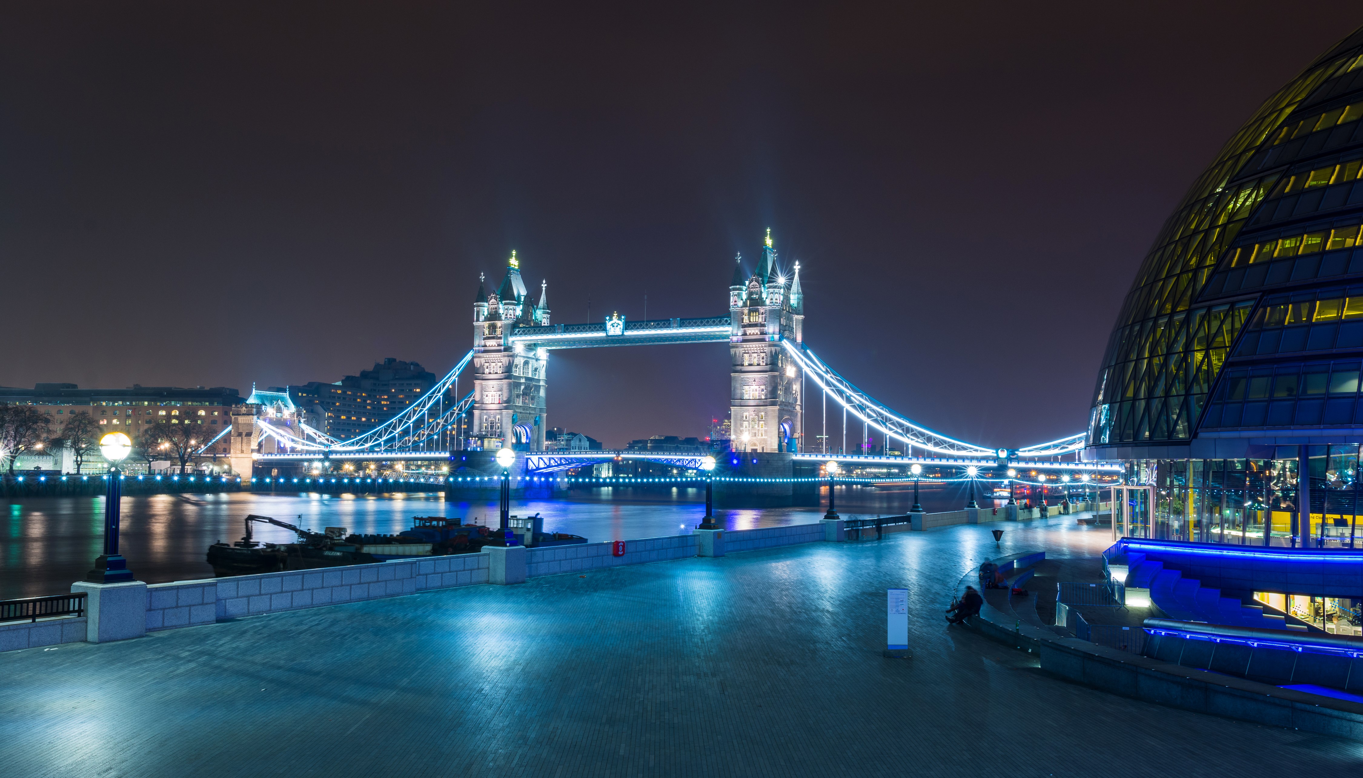 Tower Bridge illuminated at night in London HD Wallpaper
