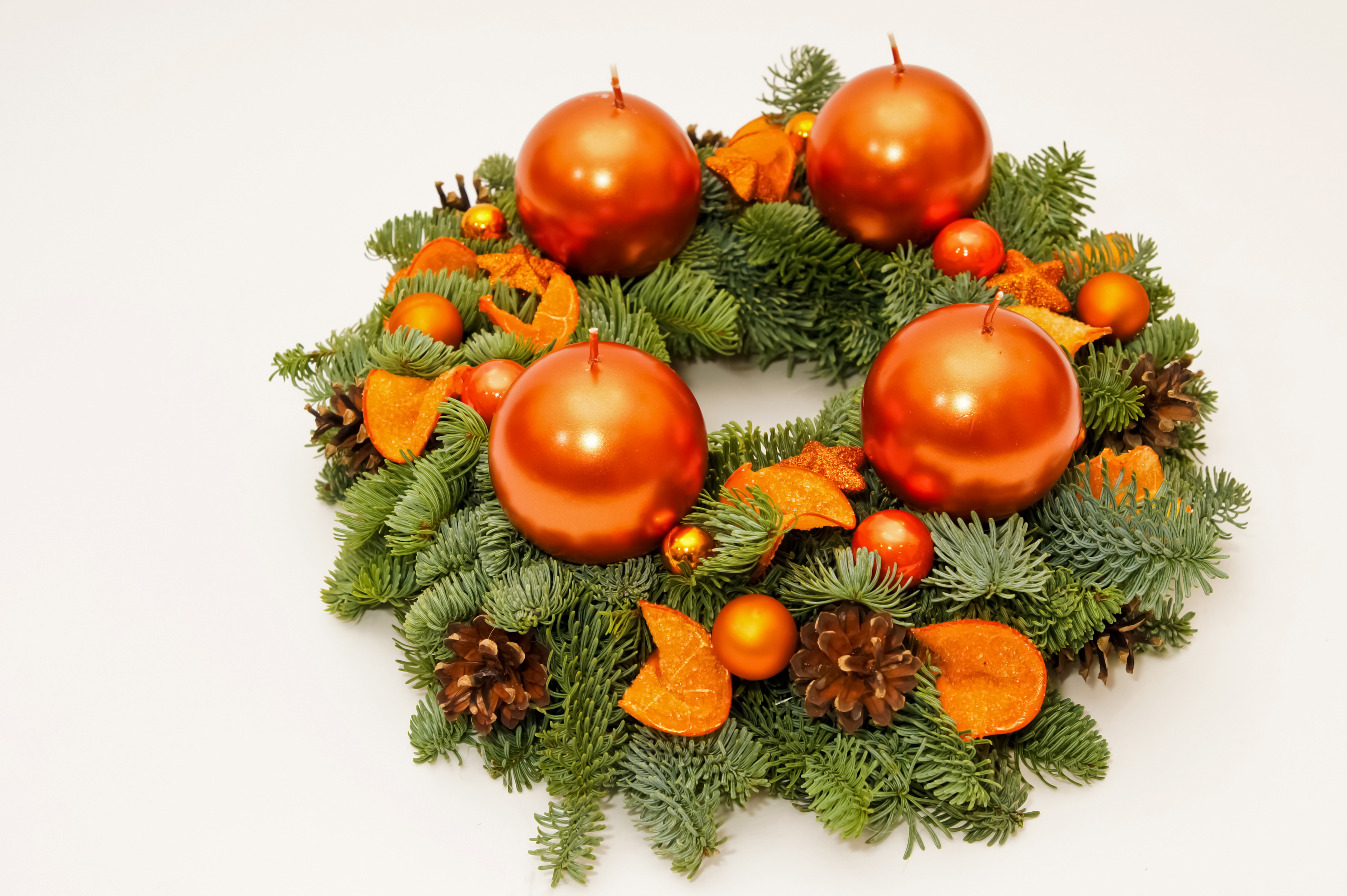 Advent wreath with orange candles and pine cones HD Wallpaper