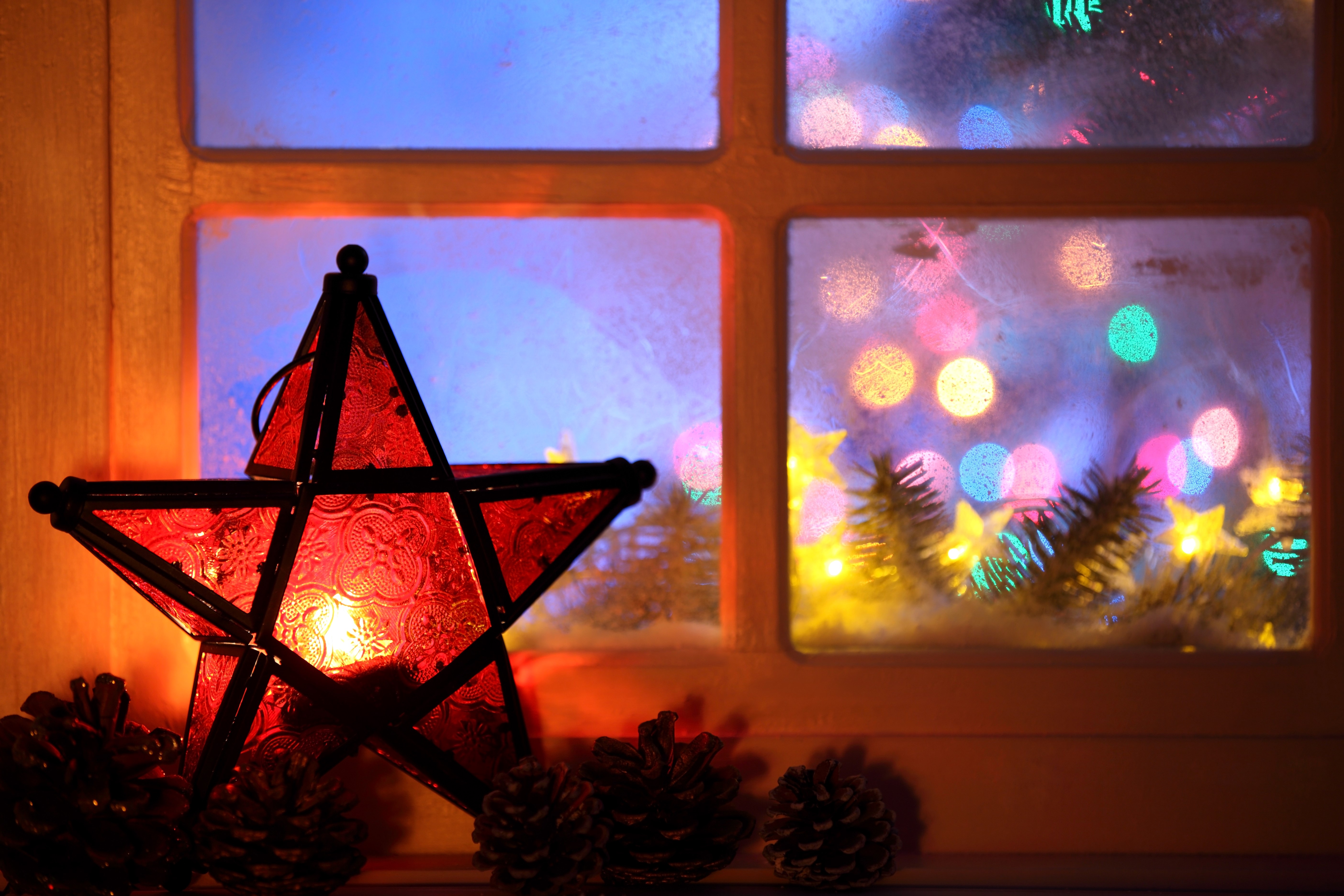 Christmas window with star lantern and pine cones HD Wallpaper