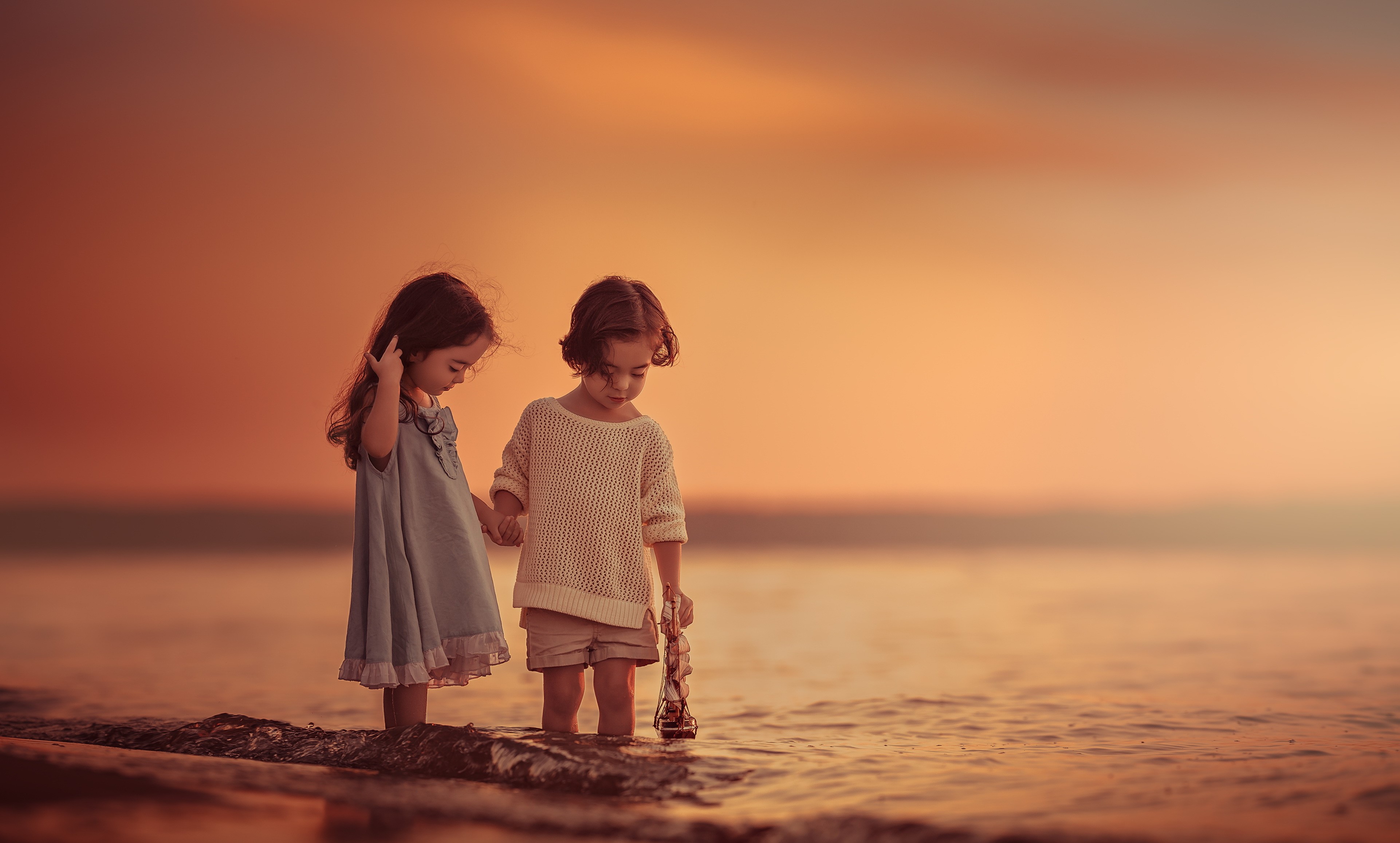Two little girls holding hands at sunset HD Wallpaper