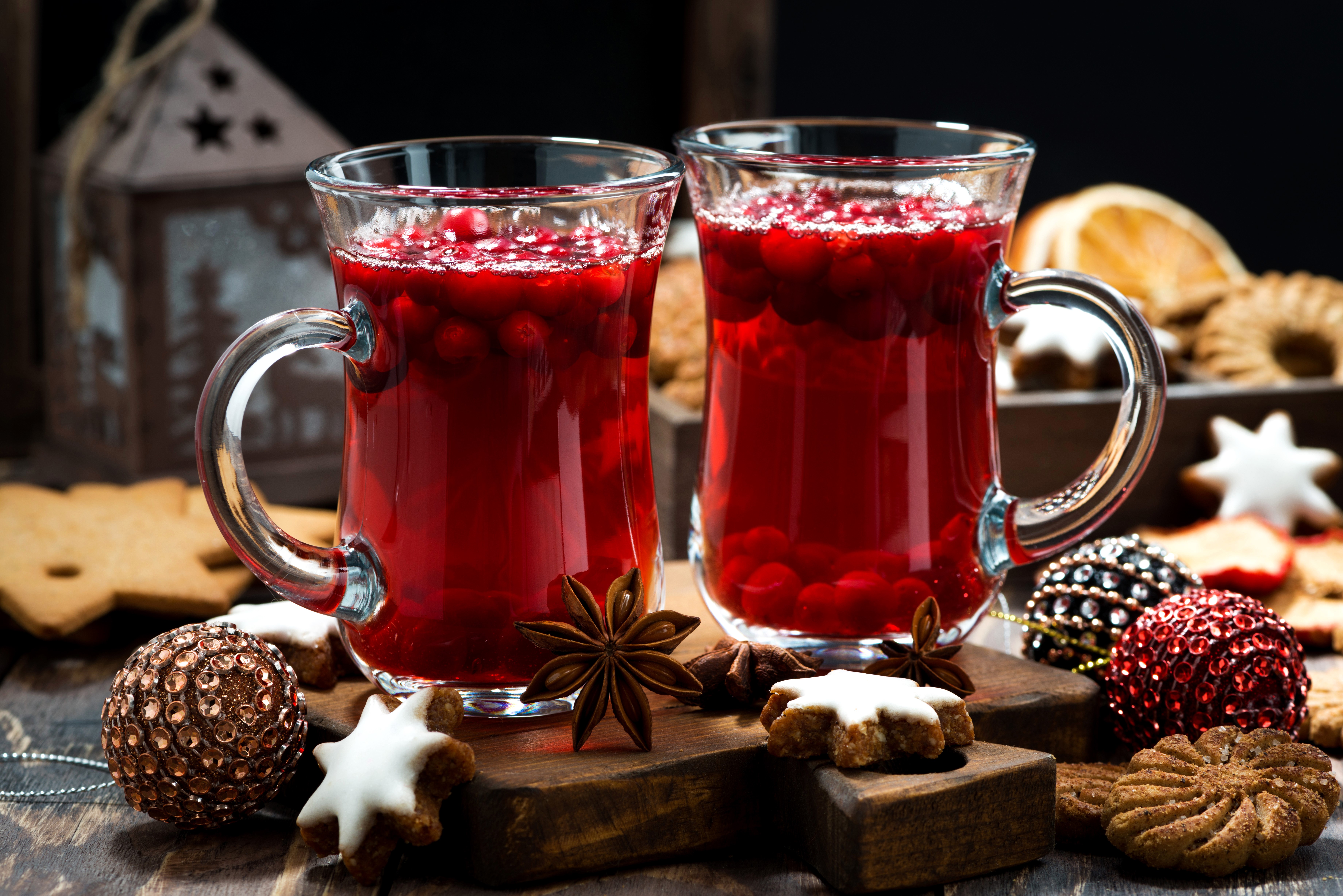 Two mugs of cranberry drink with Christmas cookies and ornaments HD Wallpaper