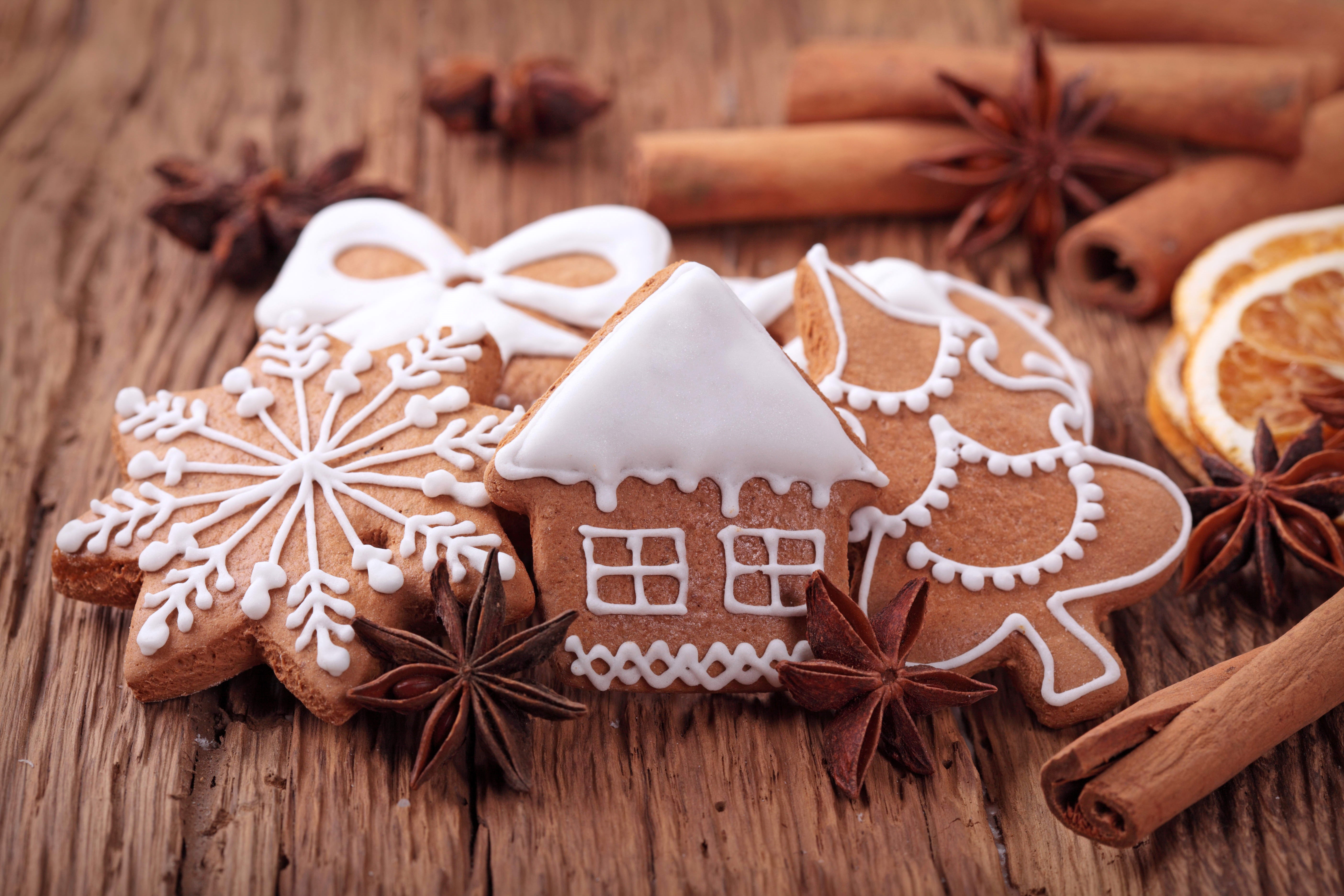 Christmas cookies with cinnamon and star anise HD Wallpaper