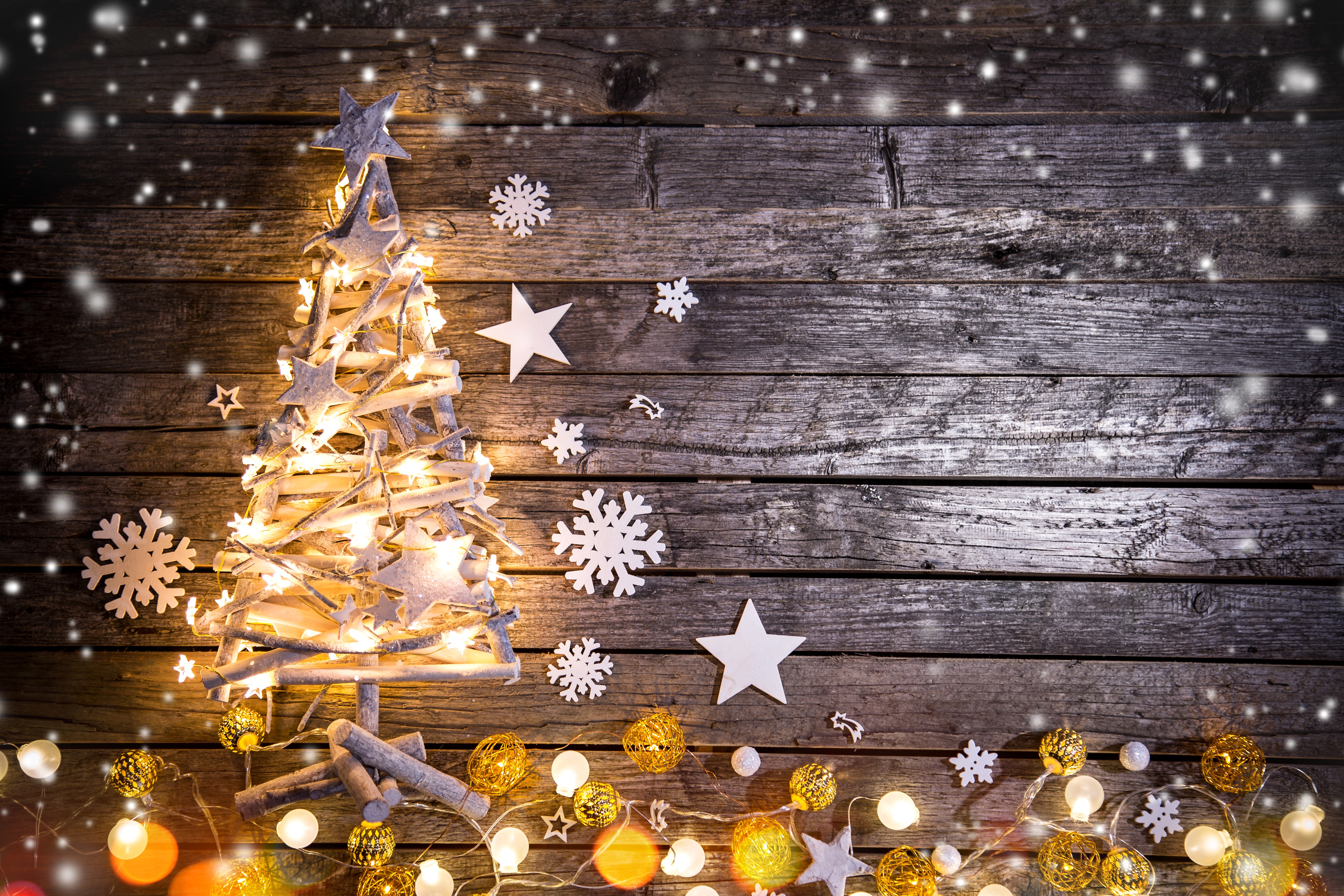 Christmas tree with fairy lights and snowflakes on wood planks HD Wallpaper