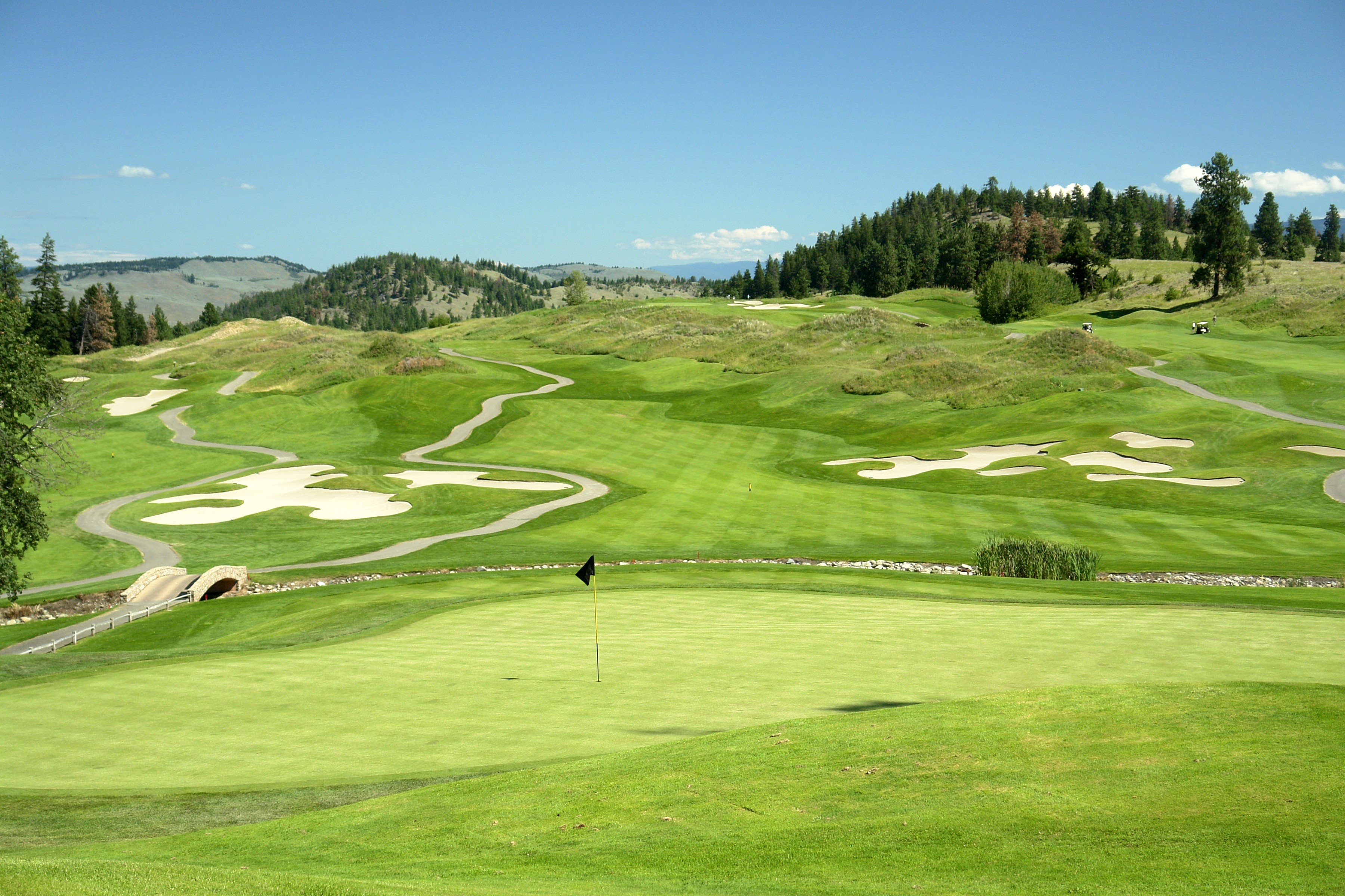 Golf course with rolling hills and sand traps HD Wallpaper