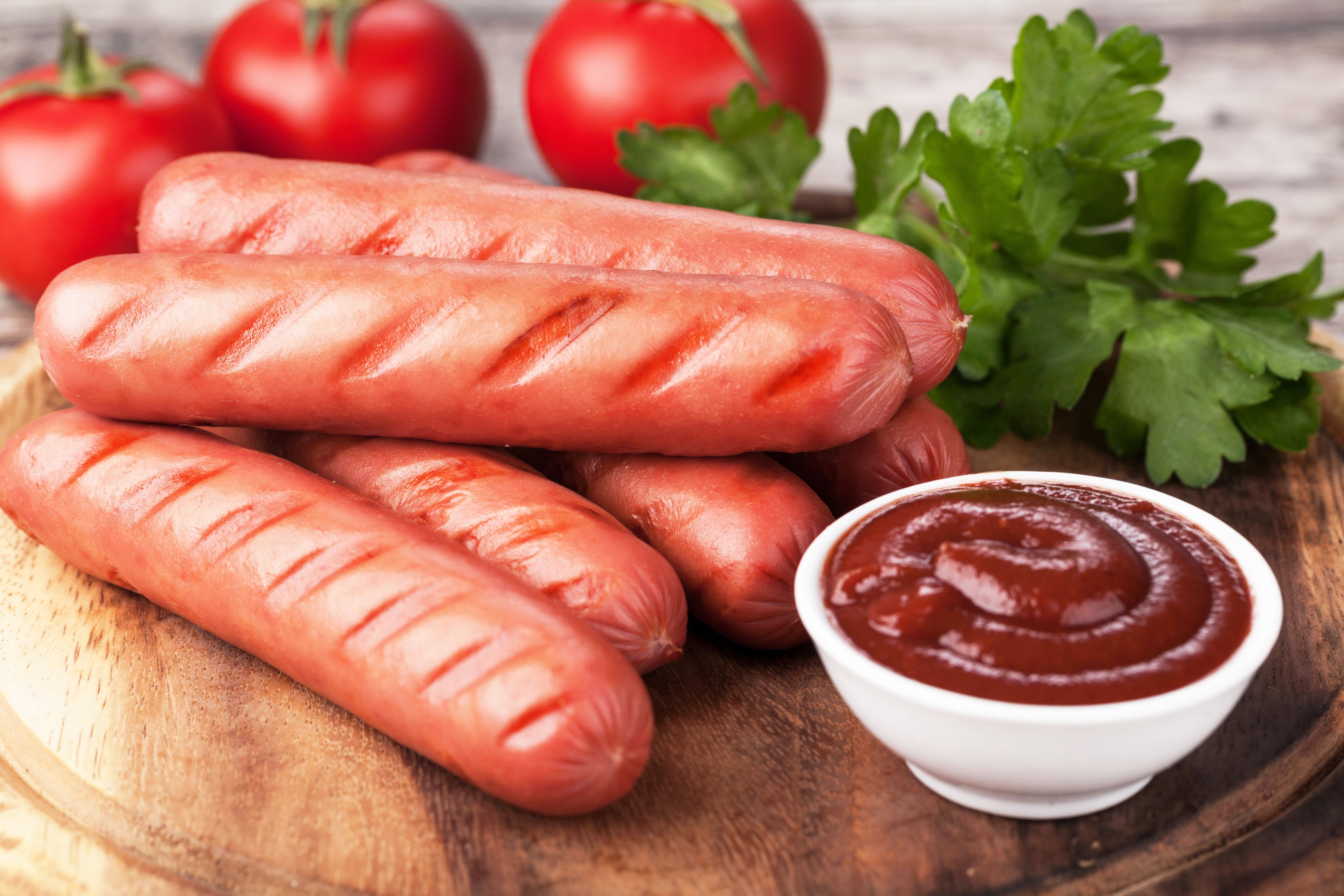 Sausages with tomatoes and ketchup HD Wallpaper