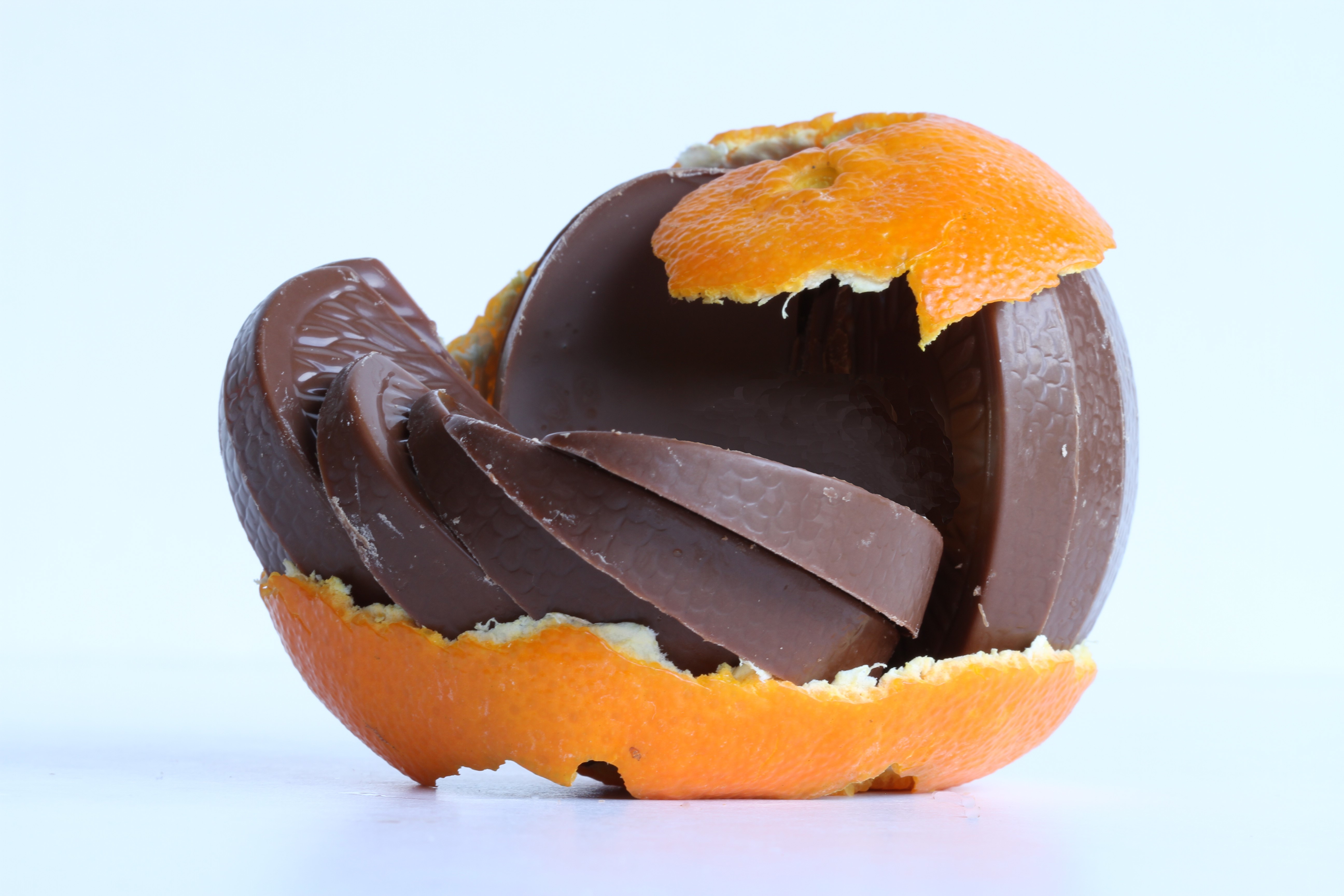 Chocolate slices inside an orange peel HD Wallpaper