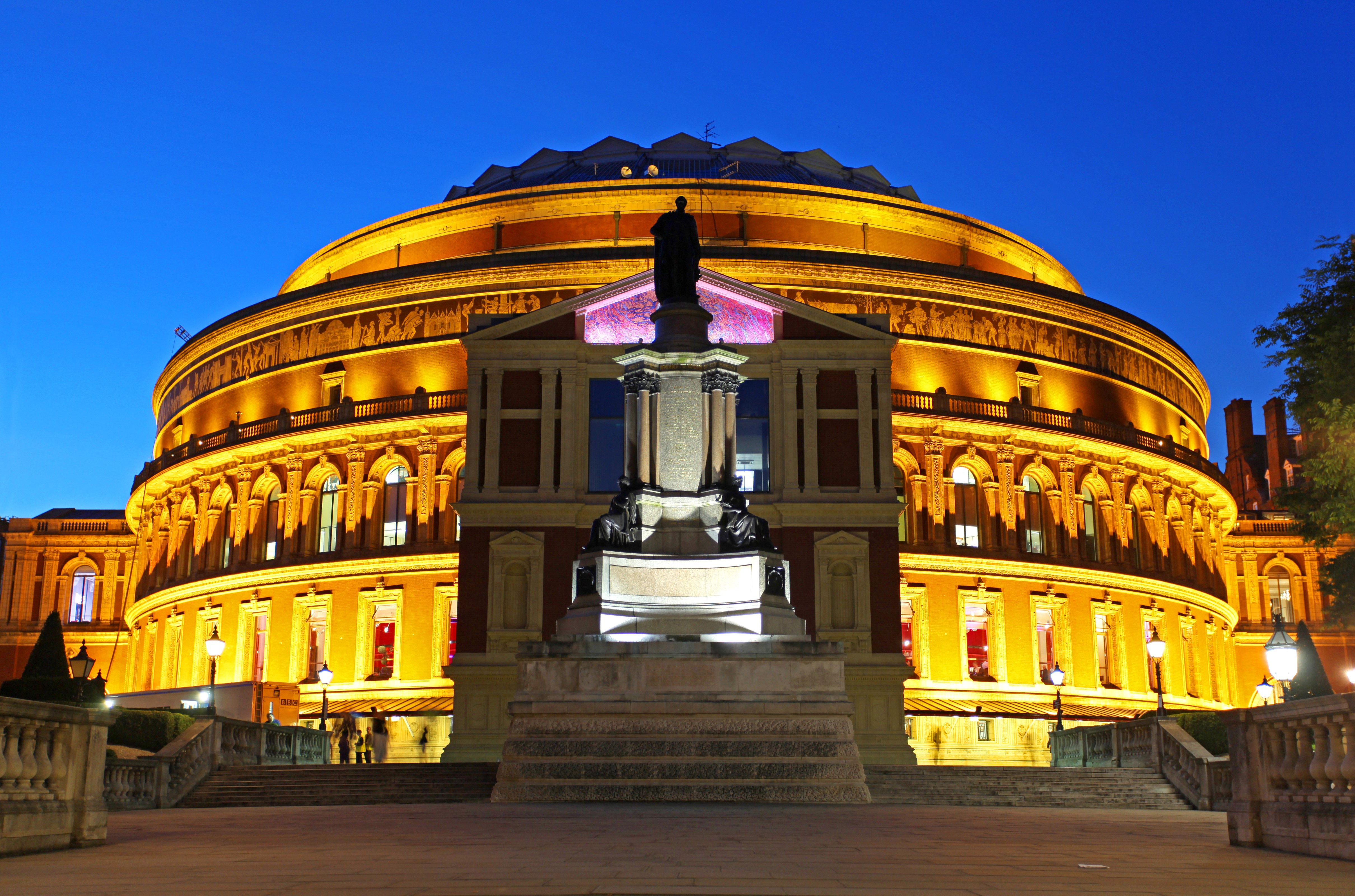 Royal Albert Hall monument at dusk in London HD Wallpaper